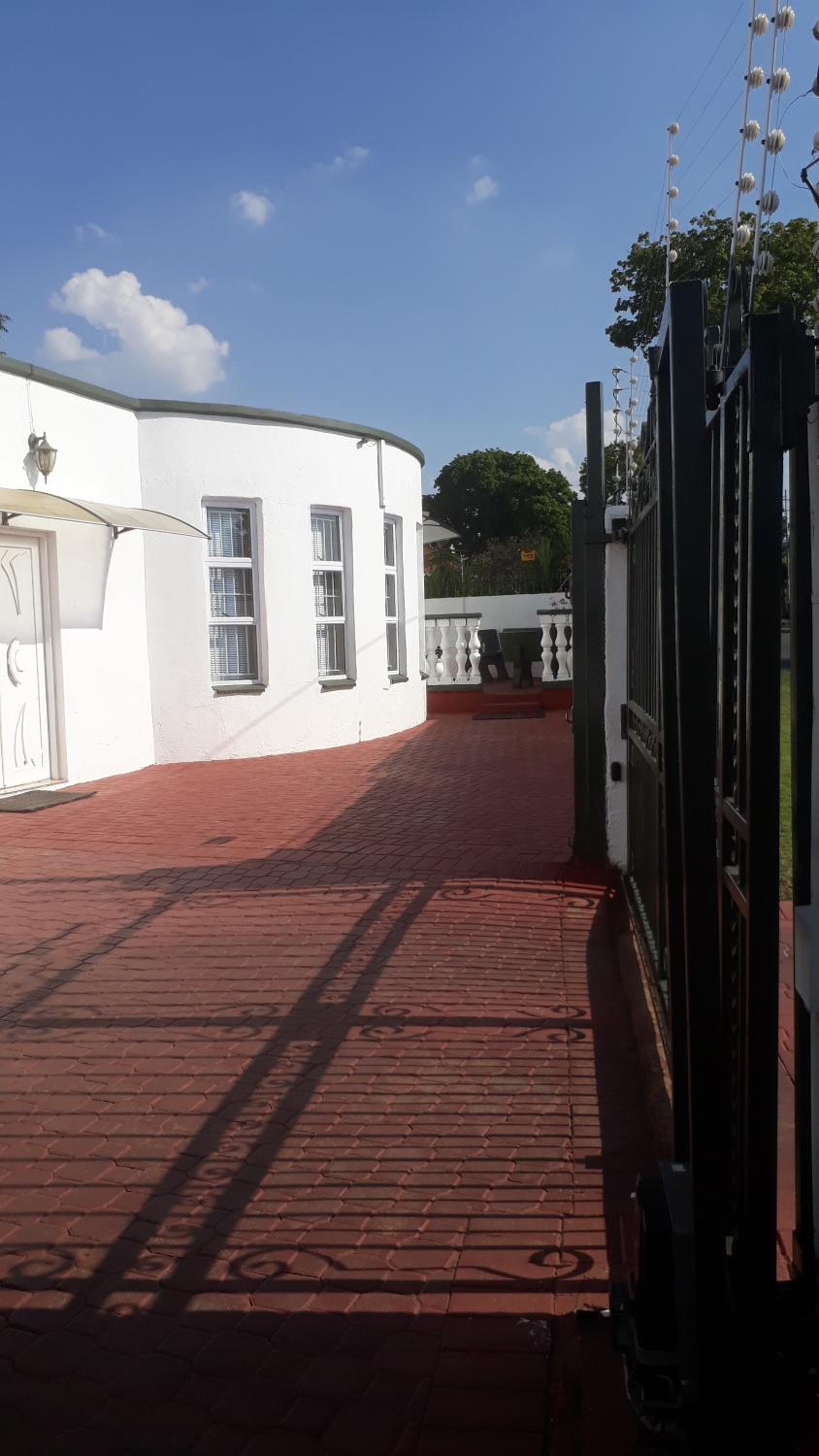 Robertsham estelle house