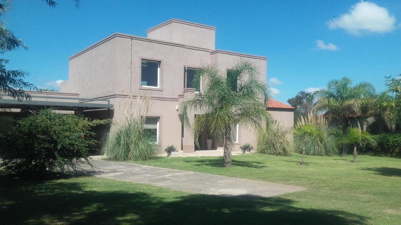 Casa de categoría en barrio privado