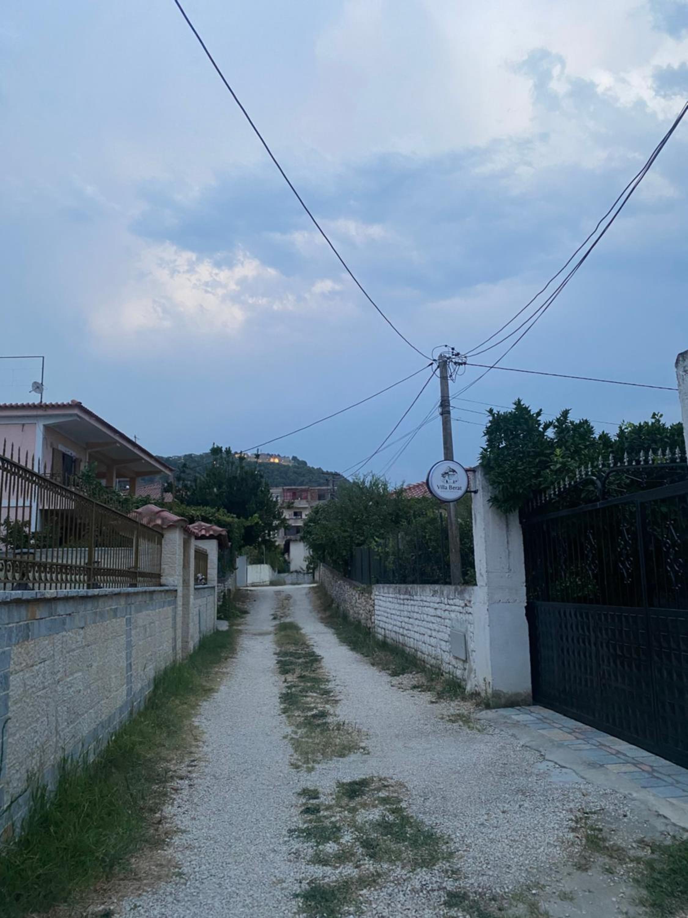 Villa Berat - View of Berat Castle & Traditional Breakfast