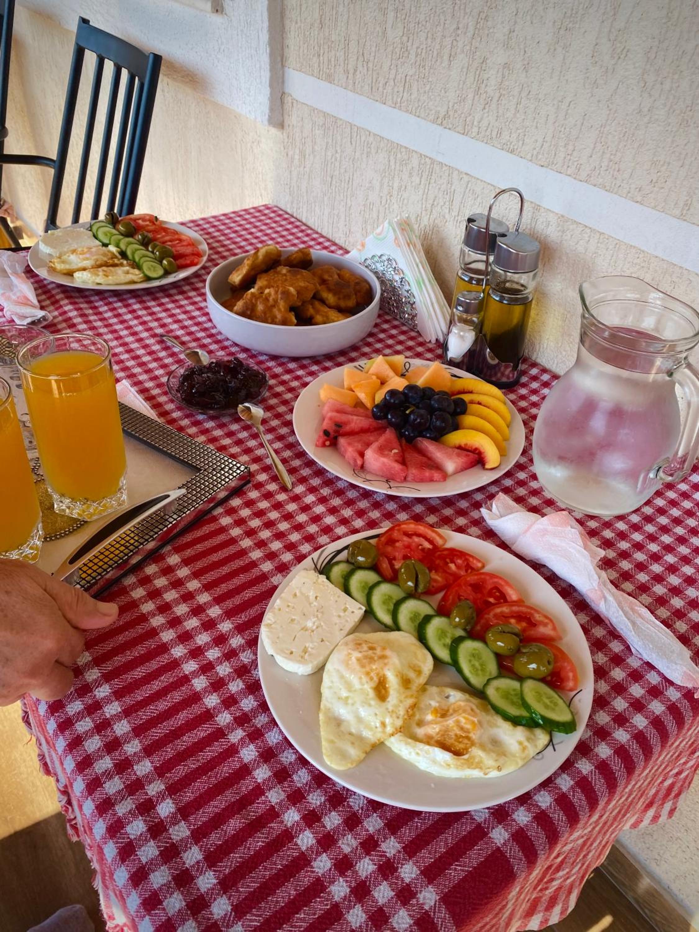 Villa Berat - View of Berat Castle & Traditional Breakfast