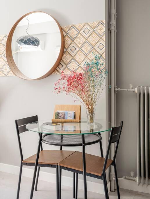 New 2 Bdr condo in Athens-4 mins walk to metro