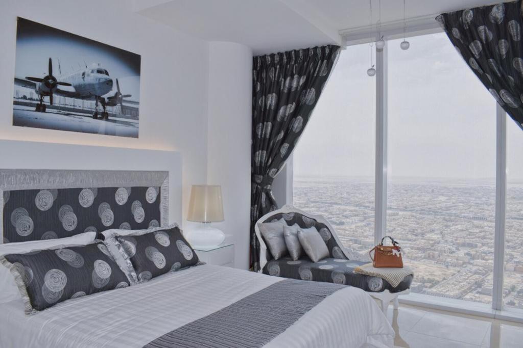 SkyView Apartment for Rent in Rafal Tower
