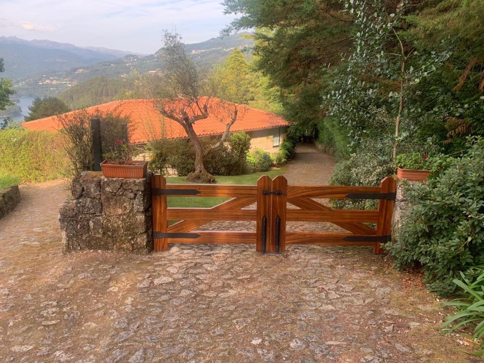 Moradia 3 quartos com piscina partilhada no Gerês Caniçada Braga
