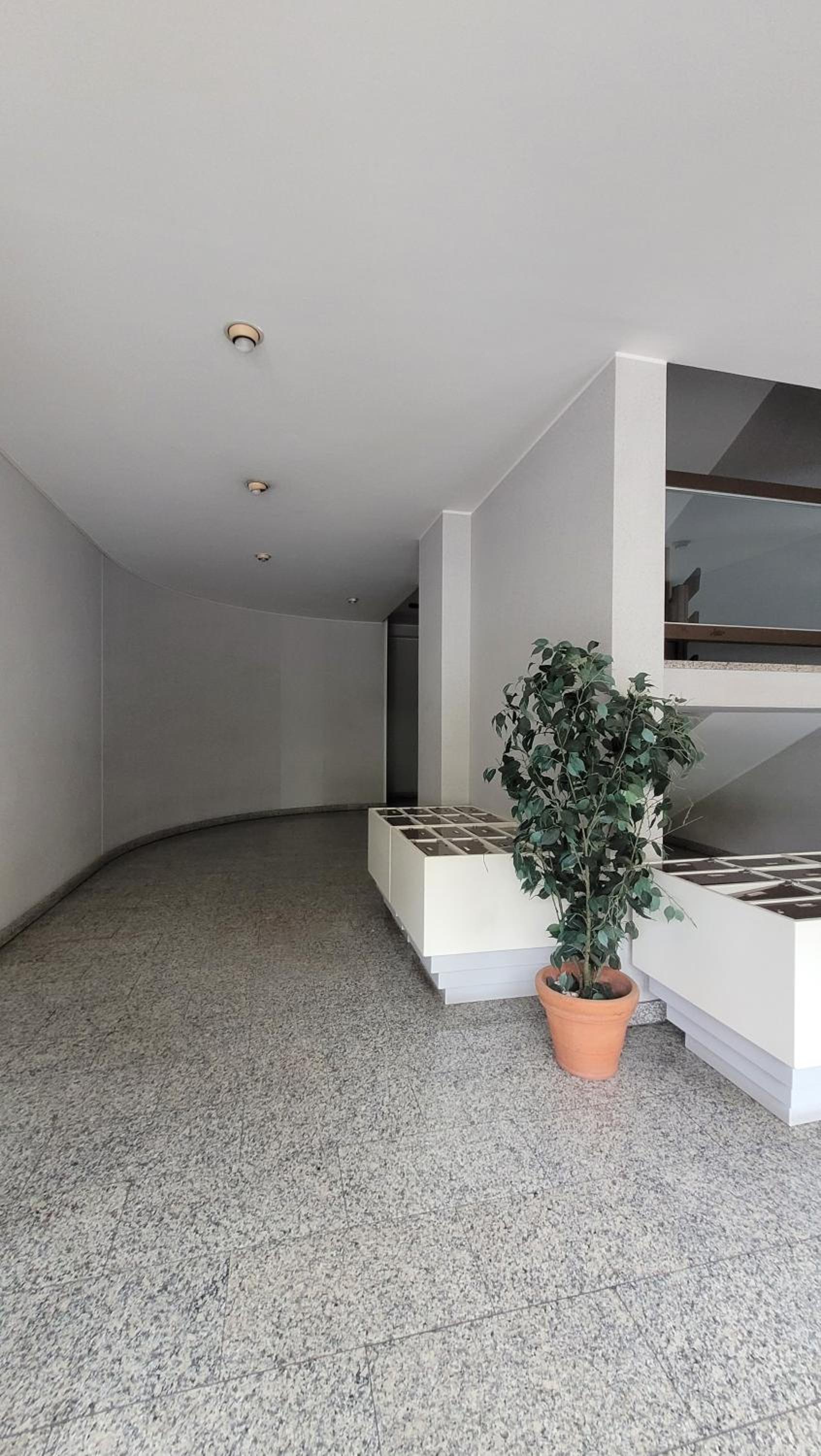 Urban Nest Modern Apt with Parking view 5