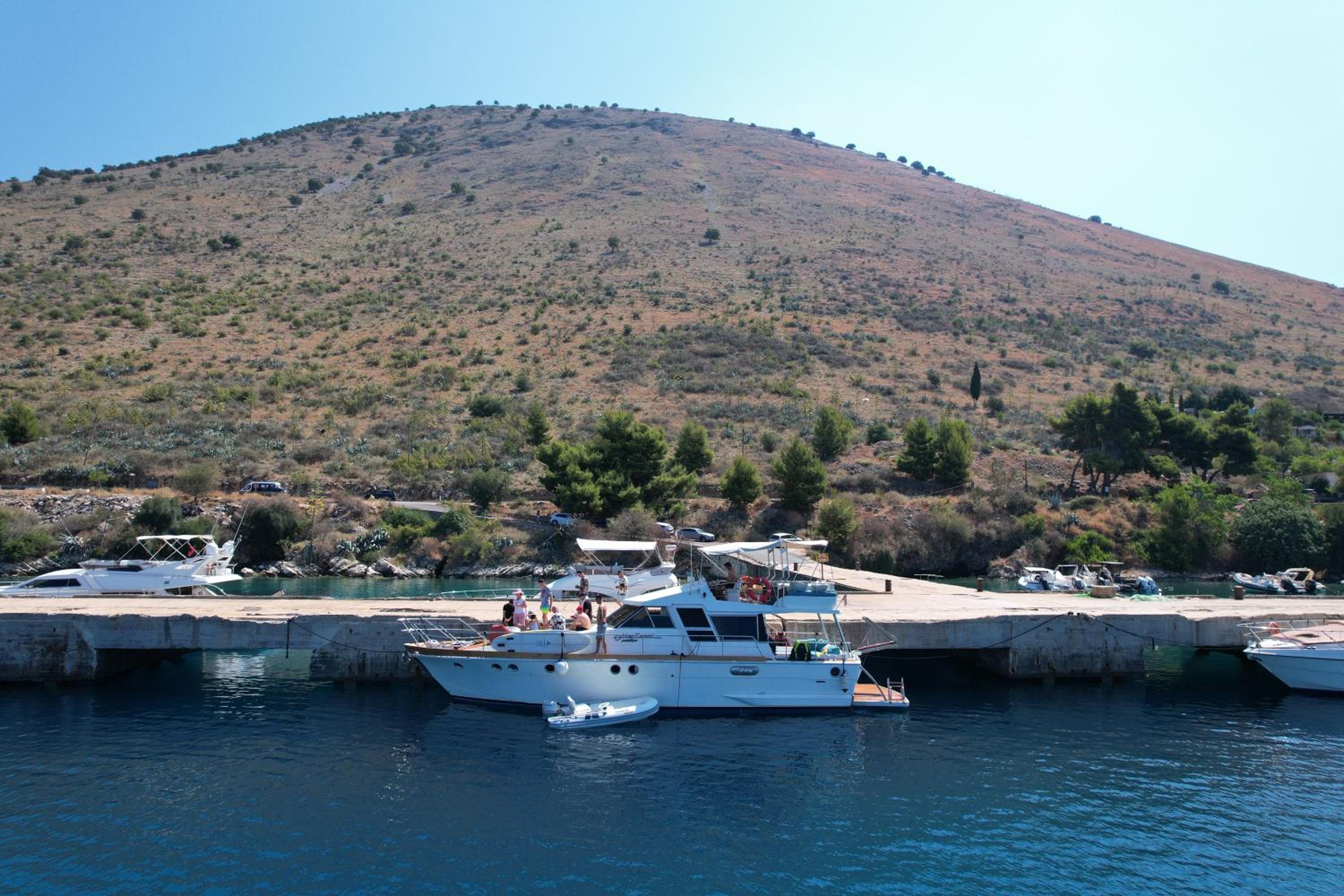Monun Yacht