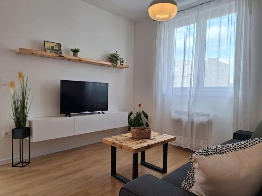 Lumada Apartment Free Garage Parking view 5