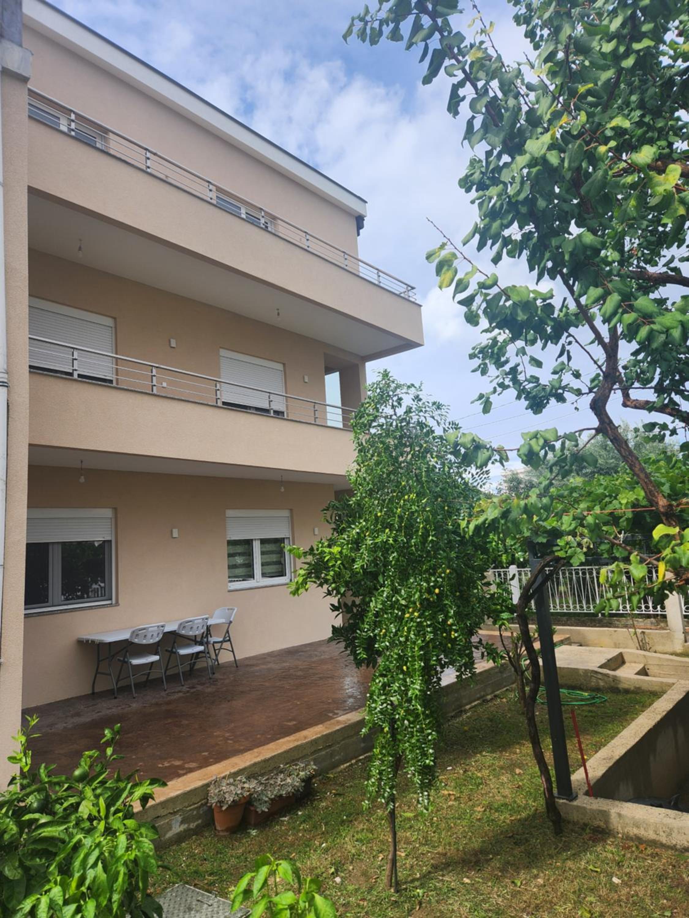 Duraku Apartment