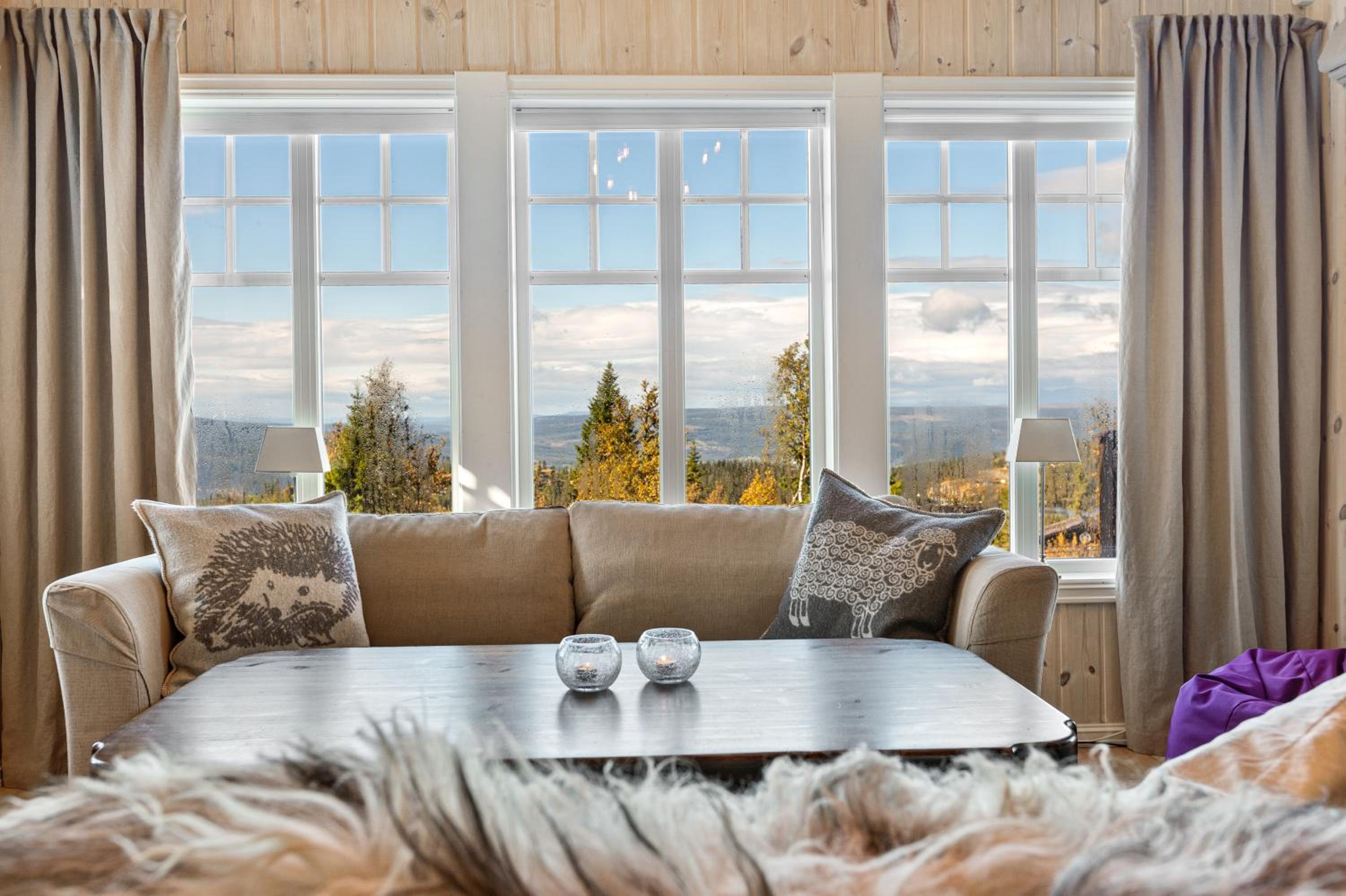 HYTTEEVENTYR I VALDRES MED JACUZZI, 5 soverom, alpinbakke og skiløyper like ved!