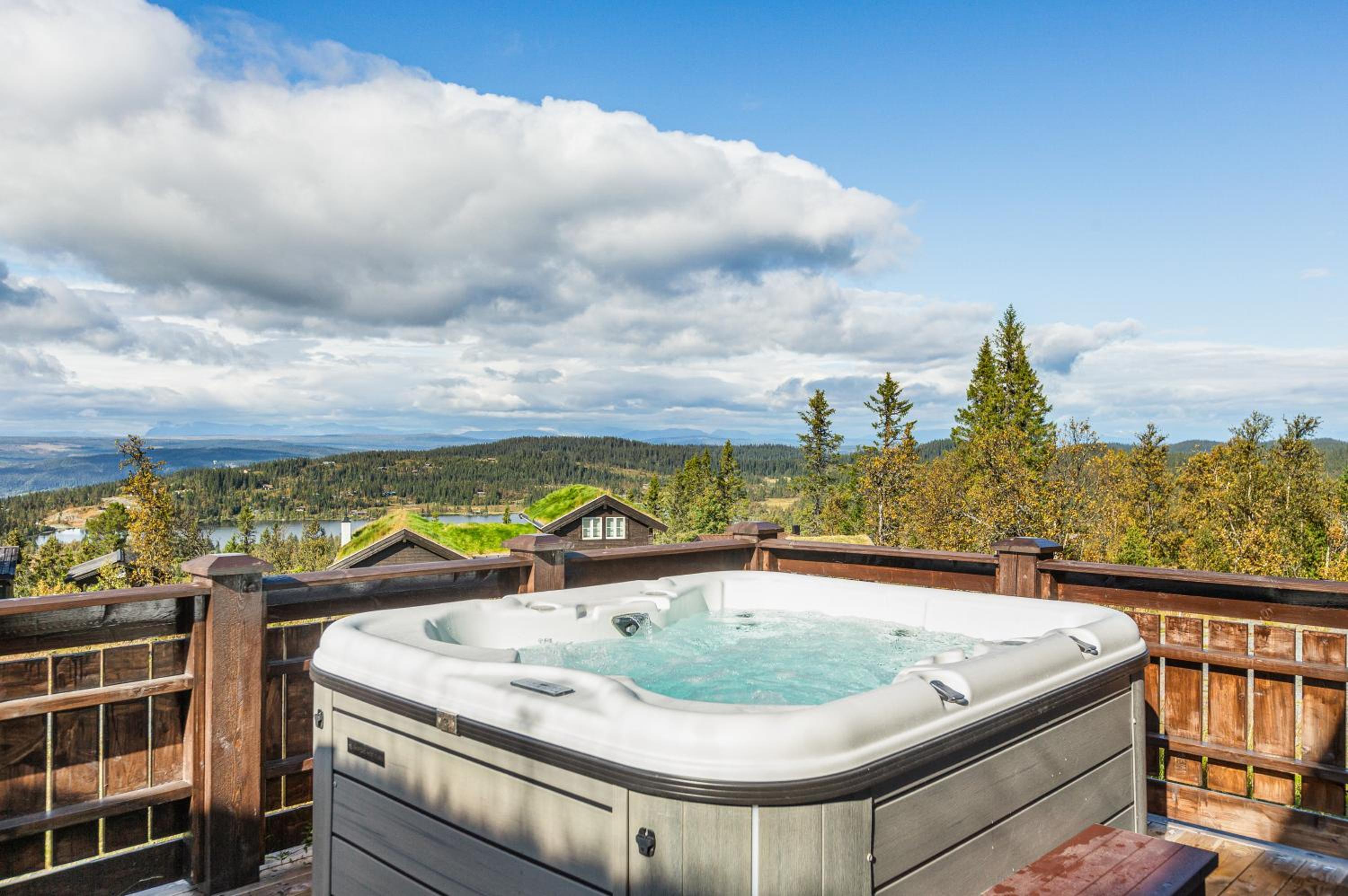 HYTTEEVENTYR I VALDRES MED JACUZZI, 5 soverom, alpinbakke og skiløyper like ved!