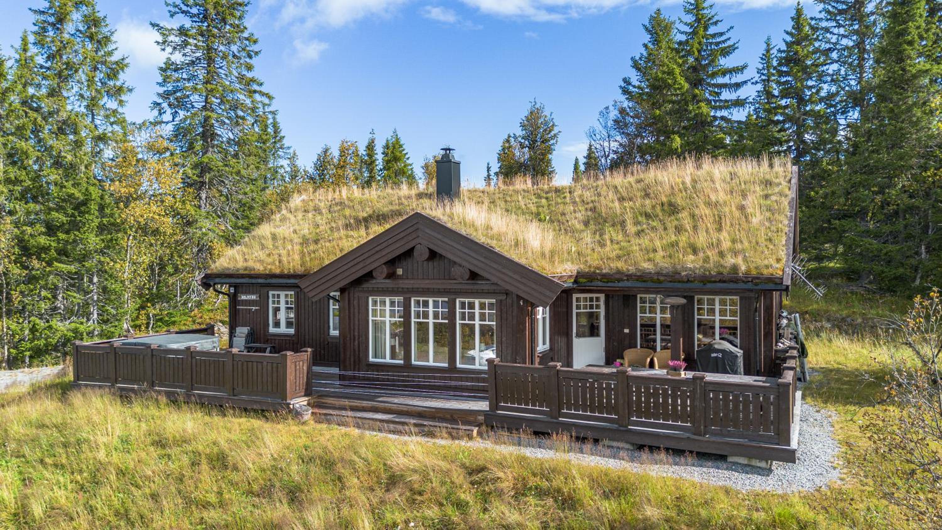 HYTTEEVENTYR I VALDRES MED JACUZZI, 5 soverom, alpinbakke og skiløyper like ved!
