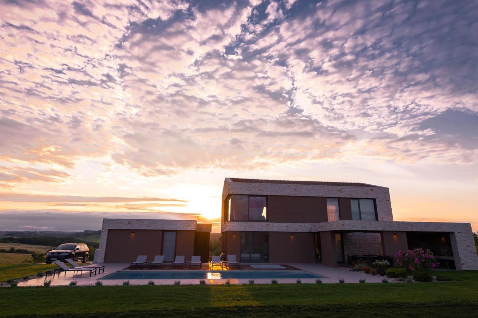 Villa Sanpadeo by Rent Istria