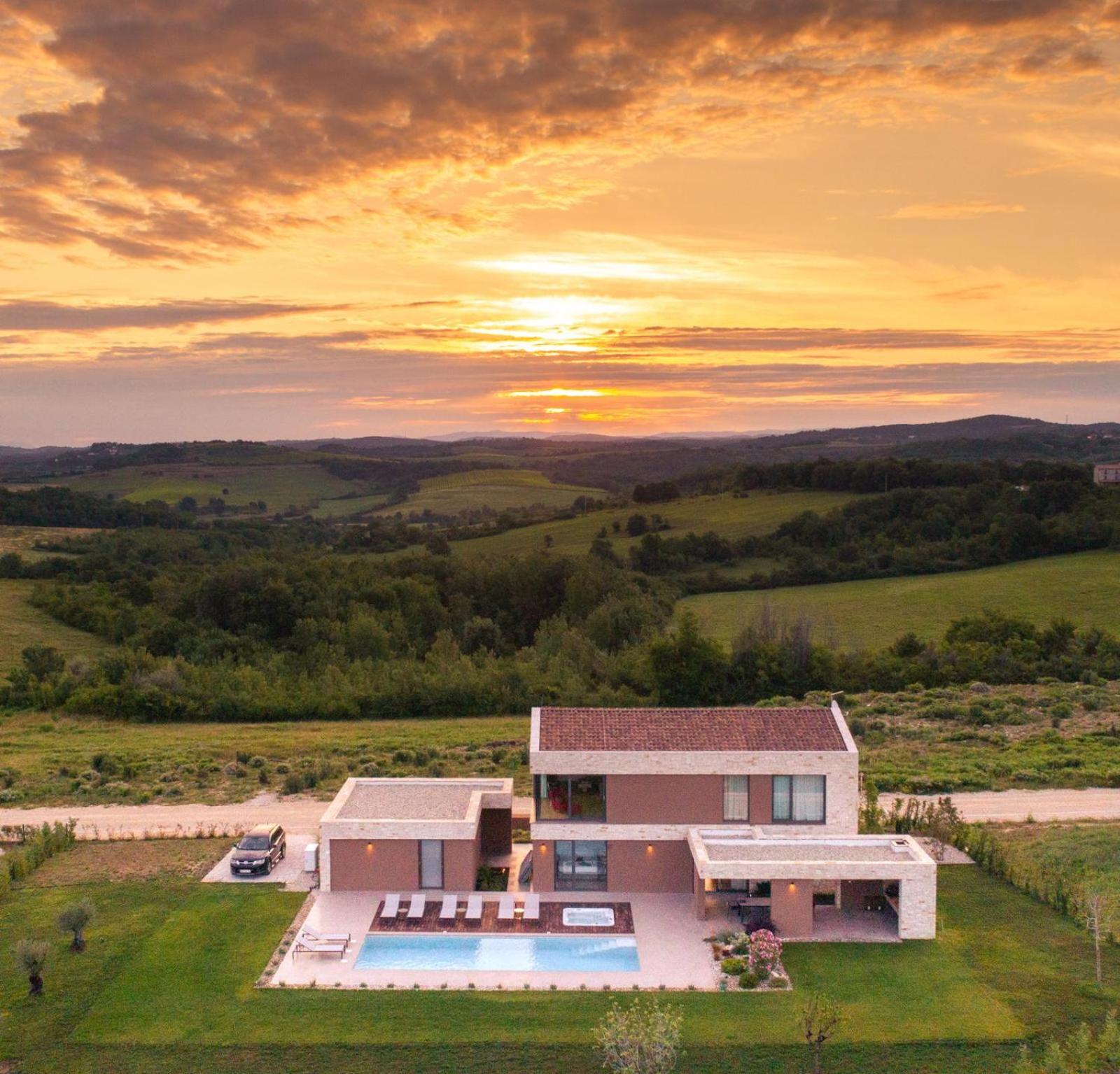 Villa Sanpadeo by Rent Istria