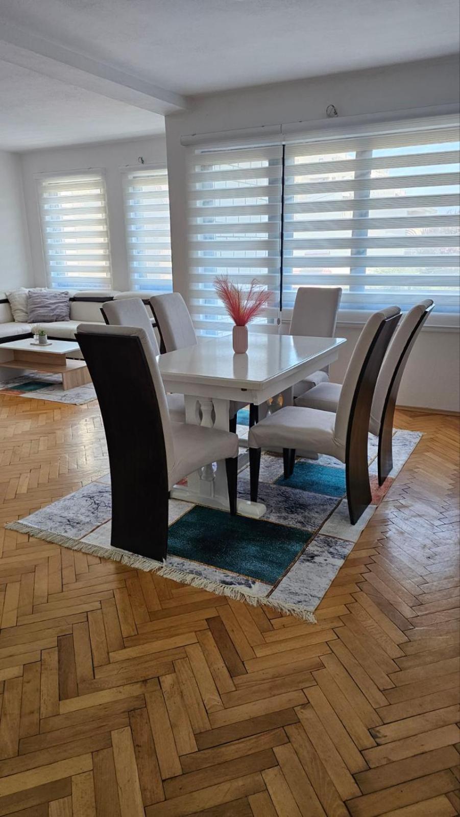 Property Sim-Vlae