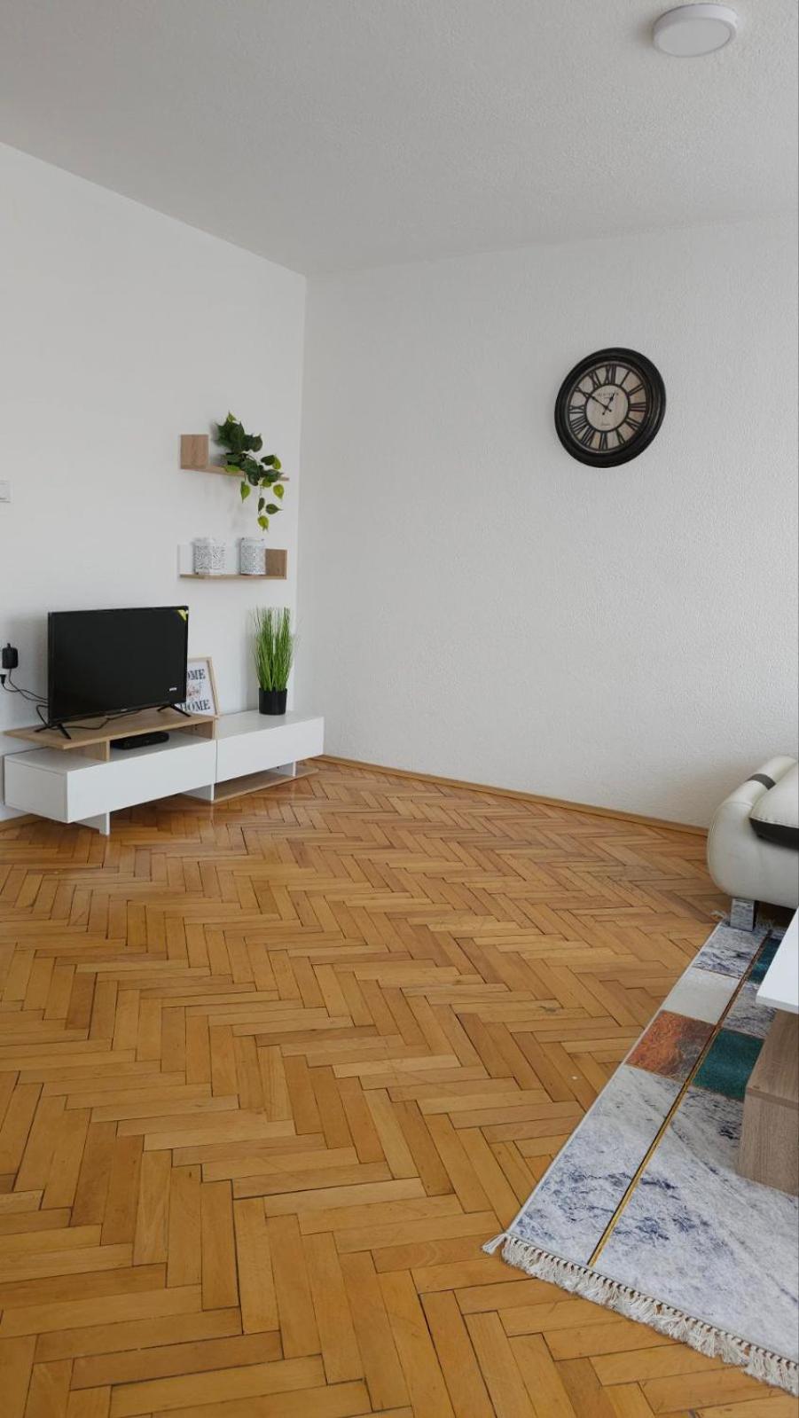 Property Sim-Vlae