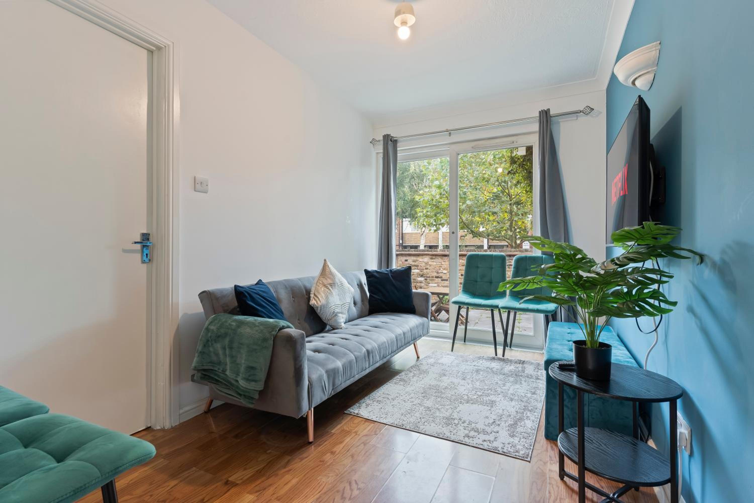Lovely 4BR house in the city with Parking
