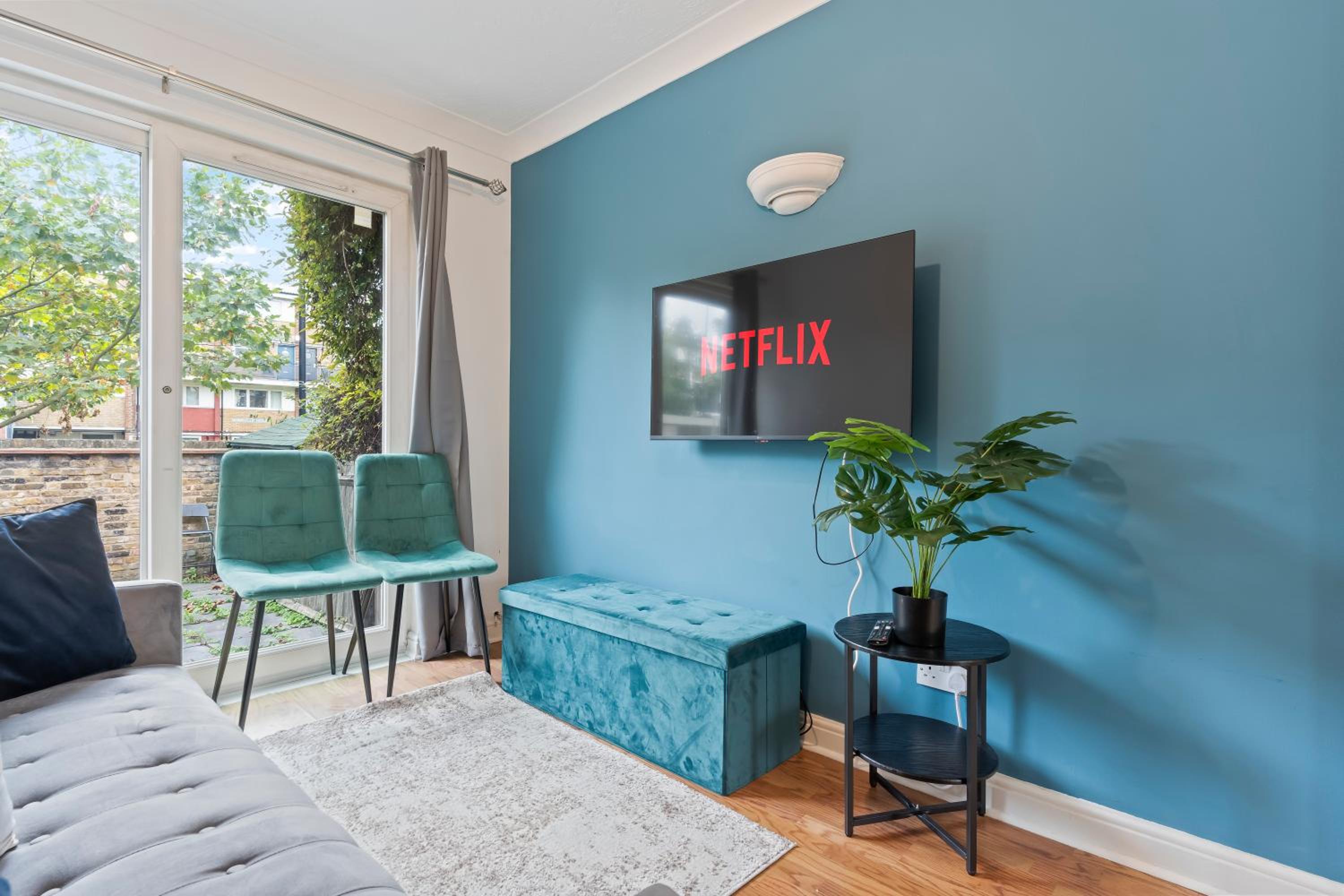 Lovely 4BR house in the city with Parking