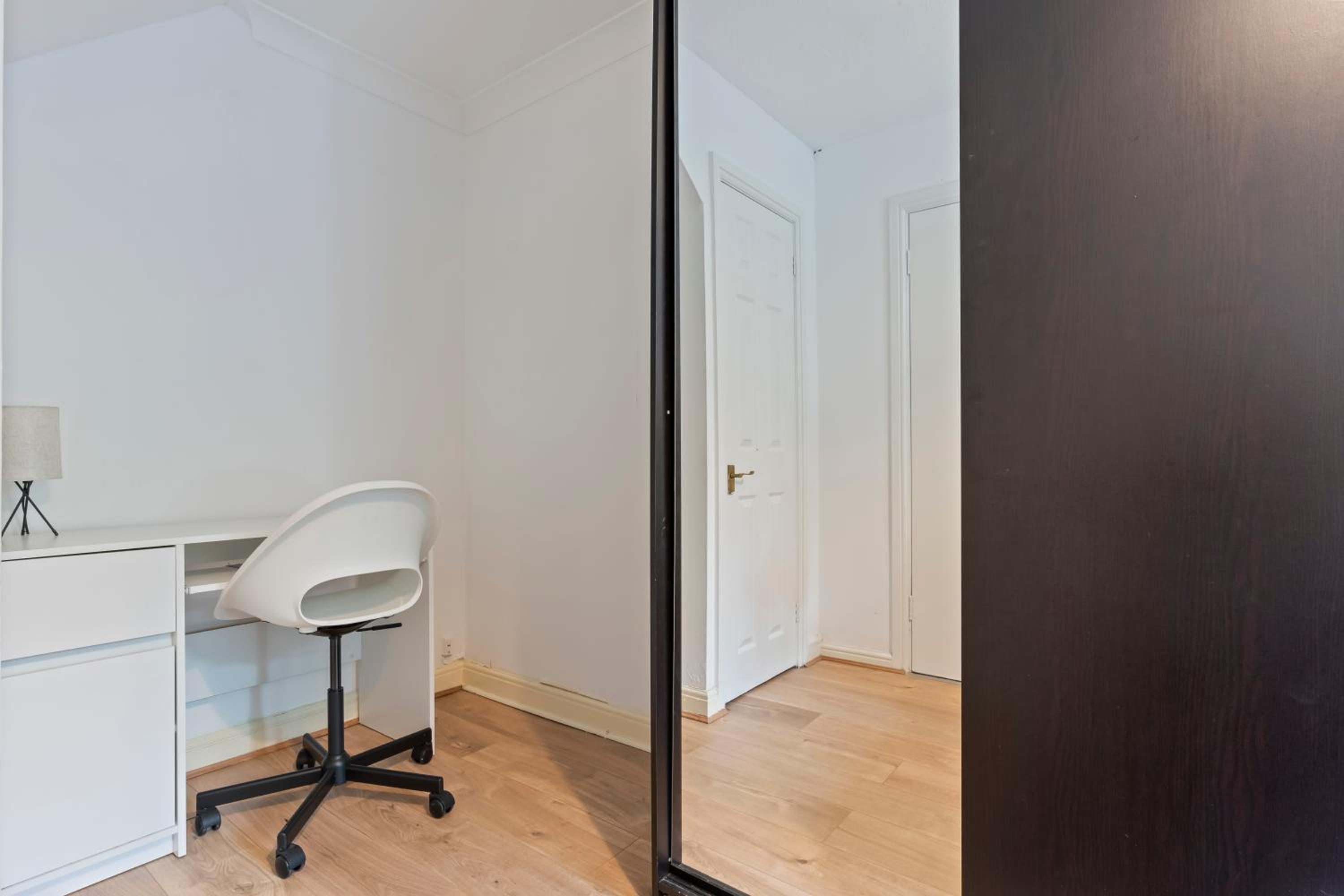 Lovely 4BR house in the city with Parking