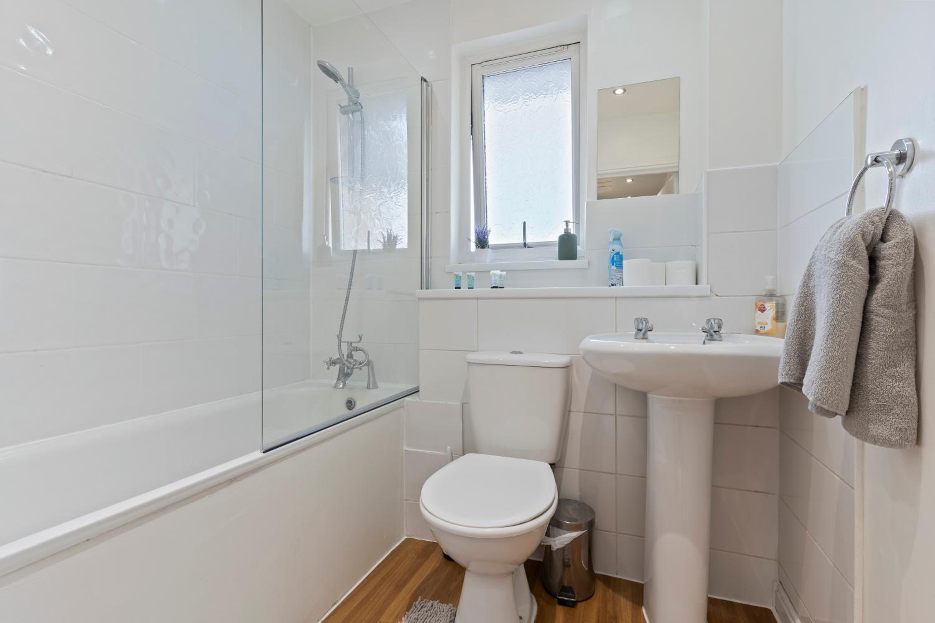 Lovely 4BR house in the city with Parking