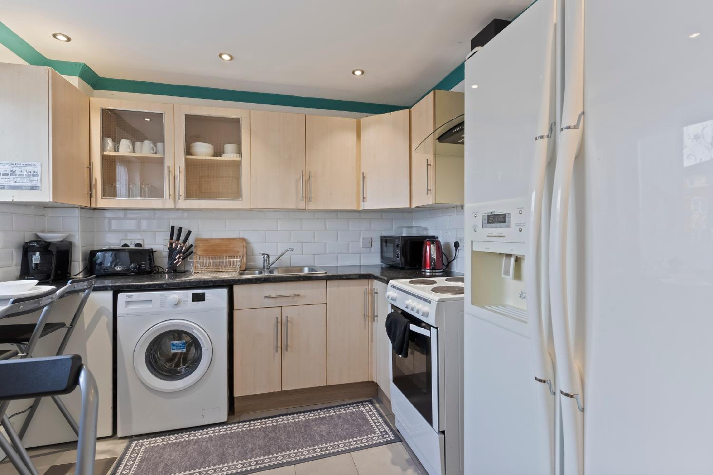 Lovely 4BR house in the city with Parking