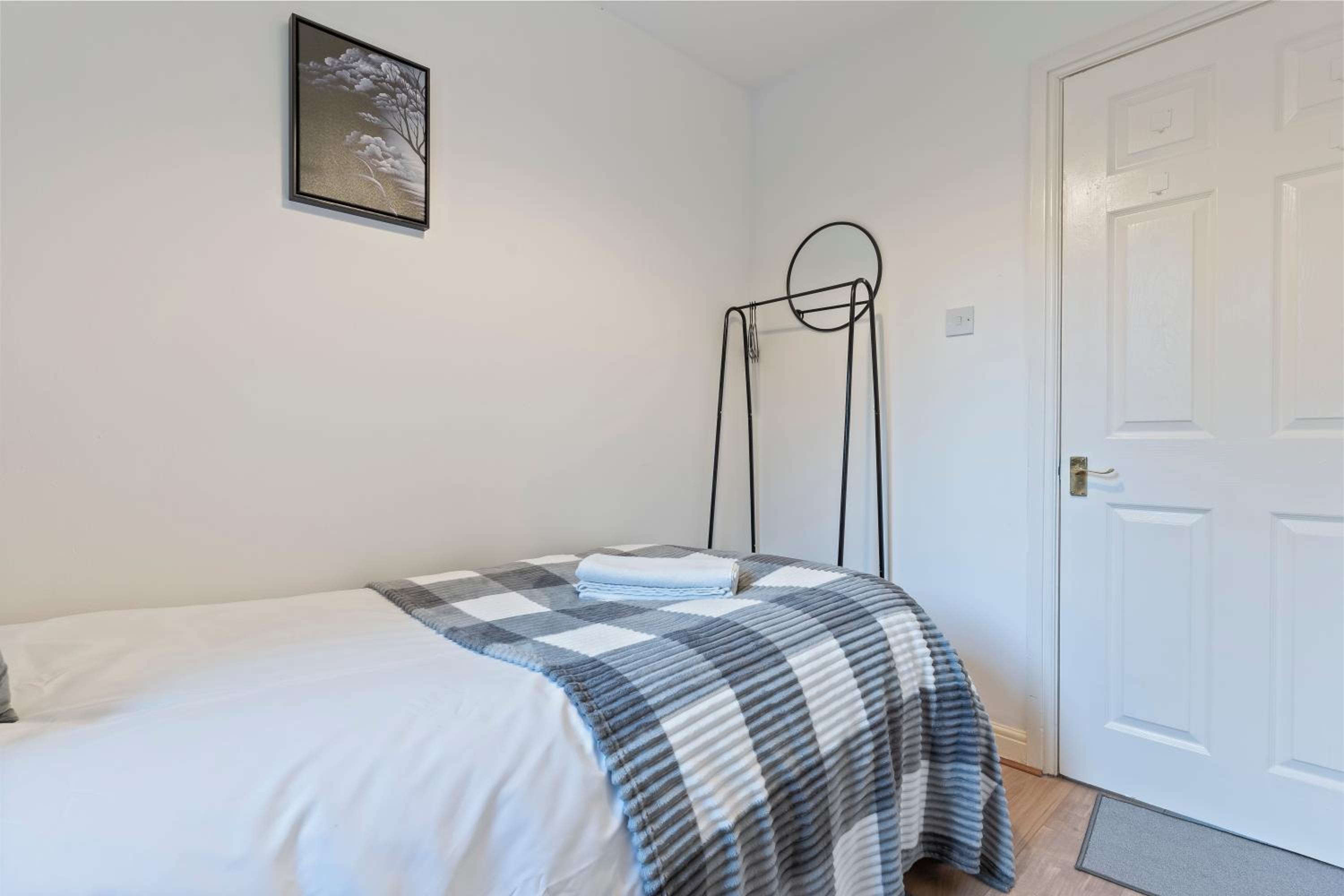 Lovely 4BR house in the city with Parking