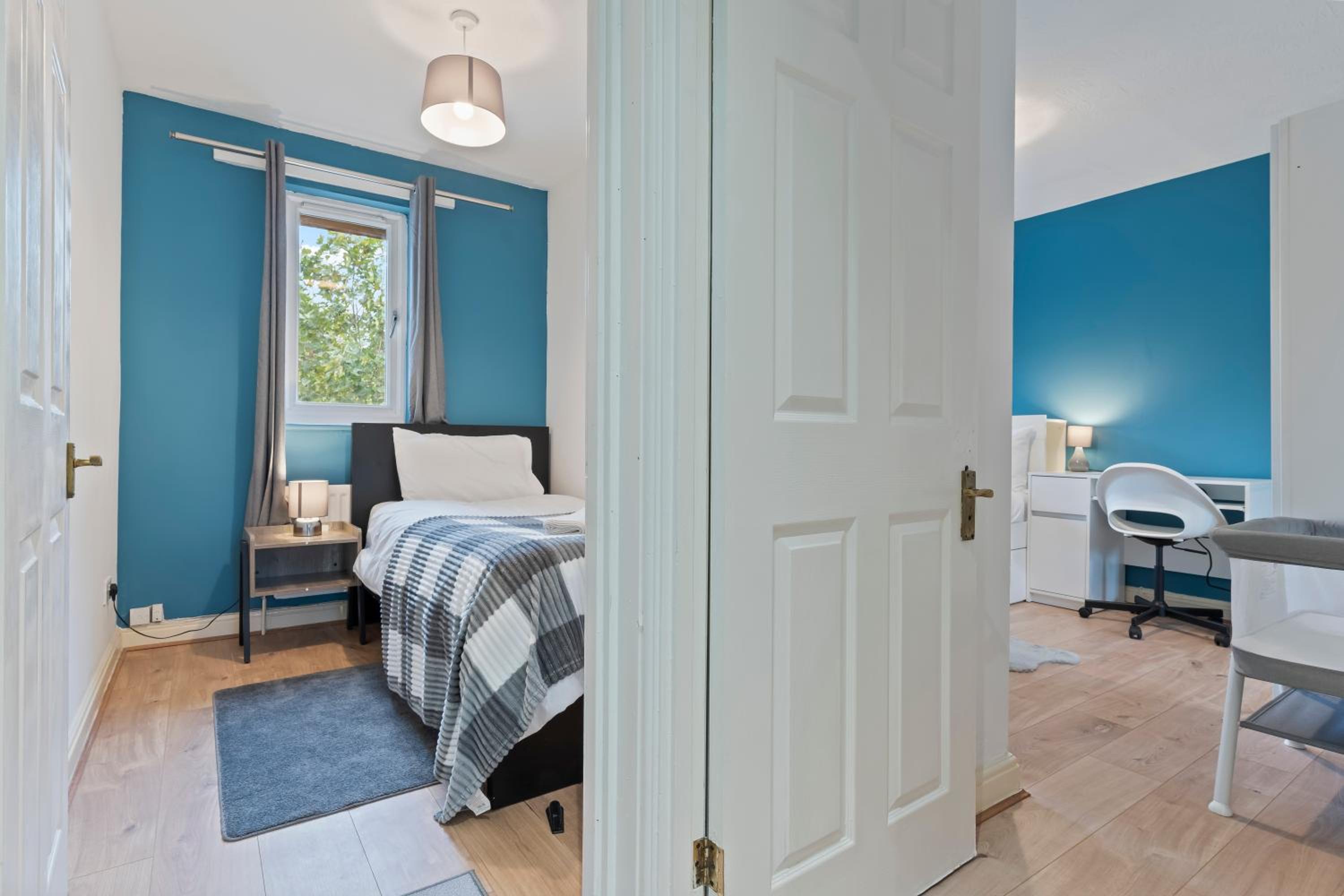 Lovely 4BR house in the city with Parking