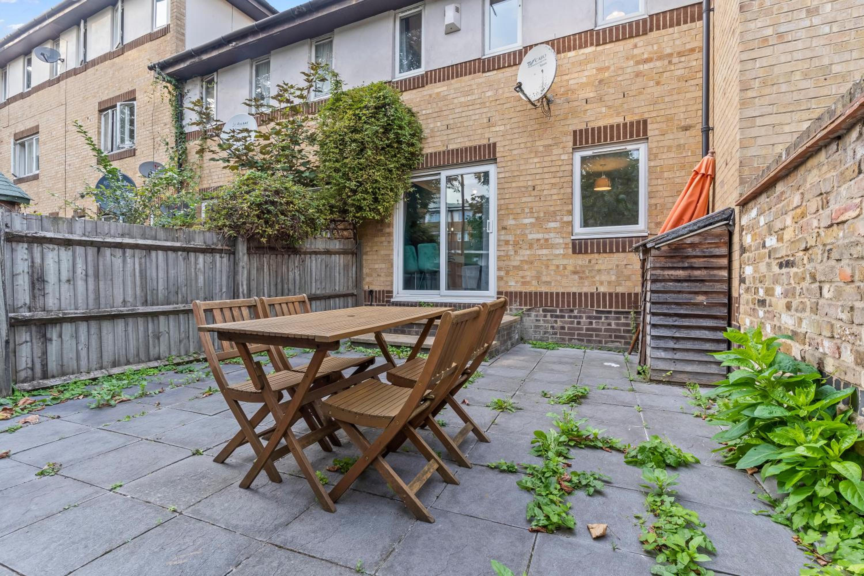 Lovely 4BR house in the city with Parking