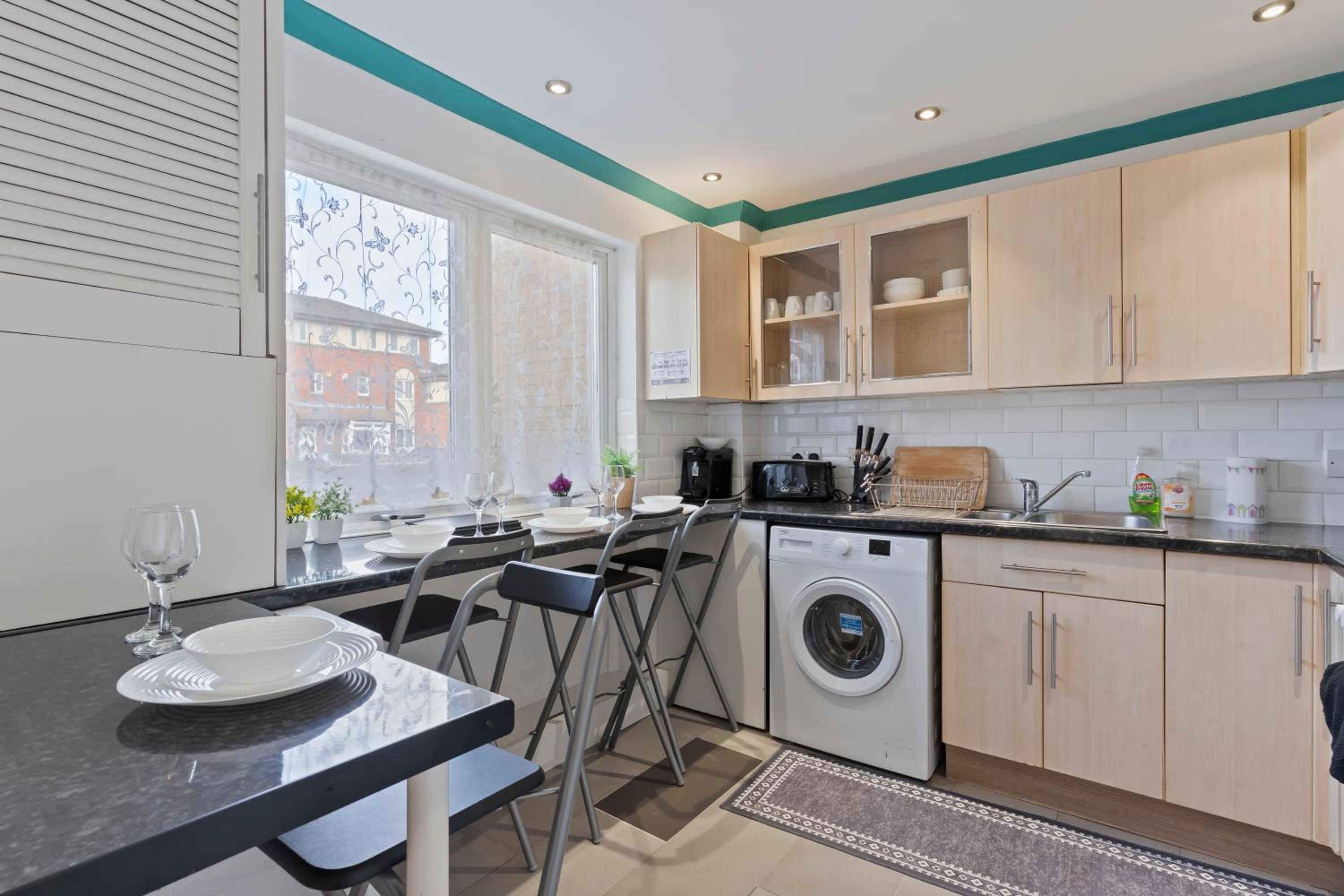 Lovely 4BR house in the city with Parking