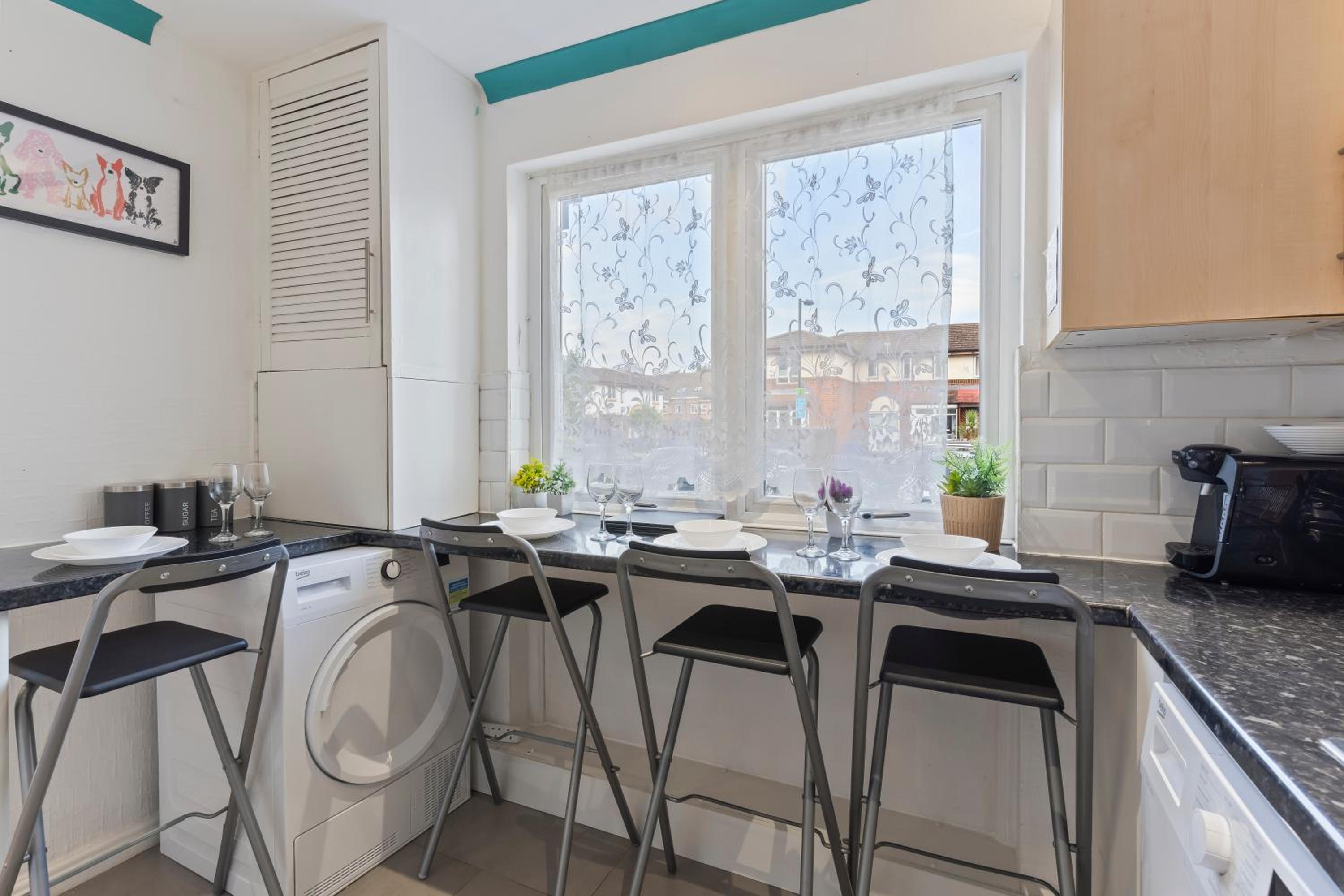 Lovely 4BR house in the city with Parking
