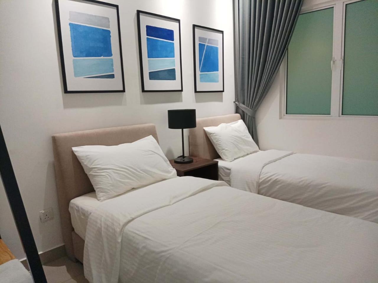 Netflix Seaview Two Bedroom Amber Cove photo 3