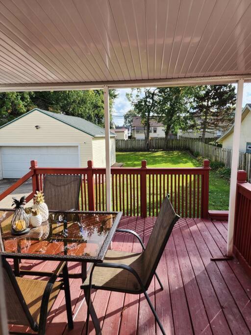 Spacious Three Bedroom Parma Home Sleeps six Near Cleveland view 2