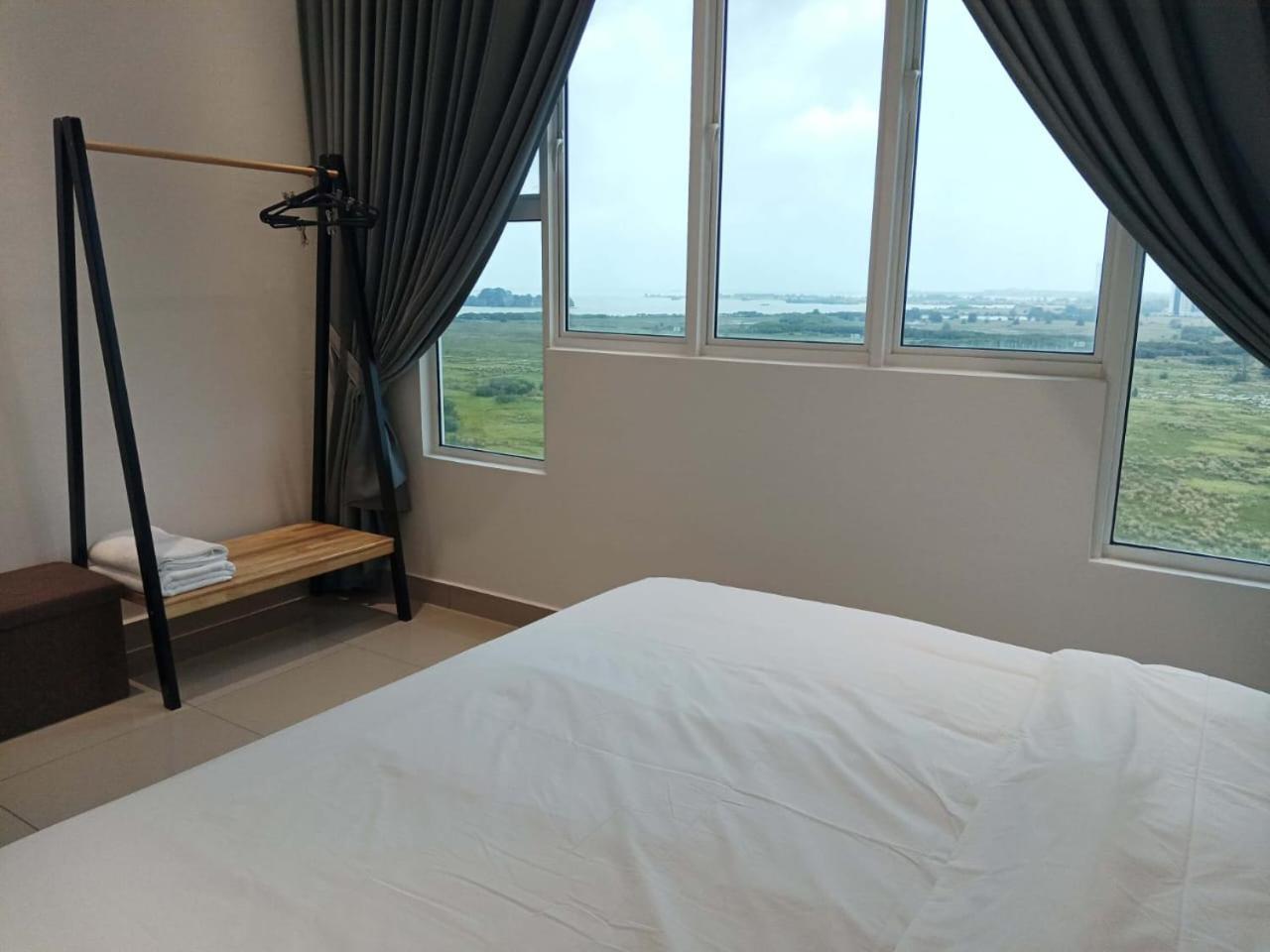 Netflix Seaview Two Bedroom Amber Cove photo 5