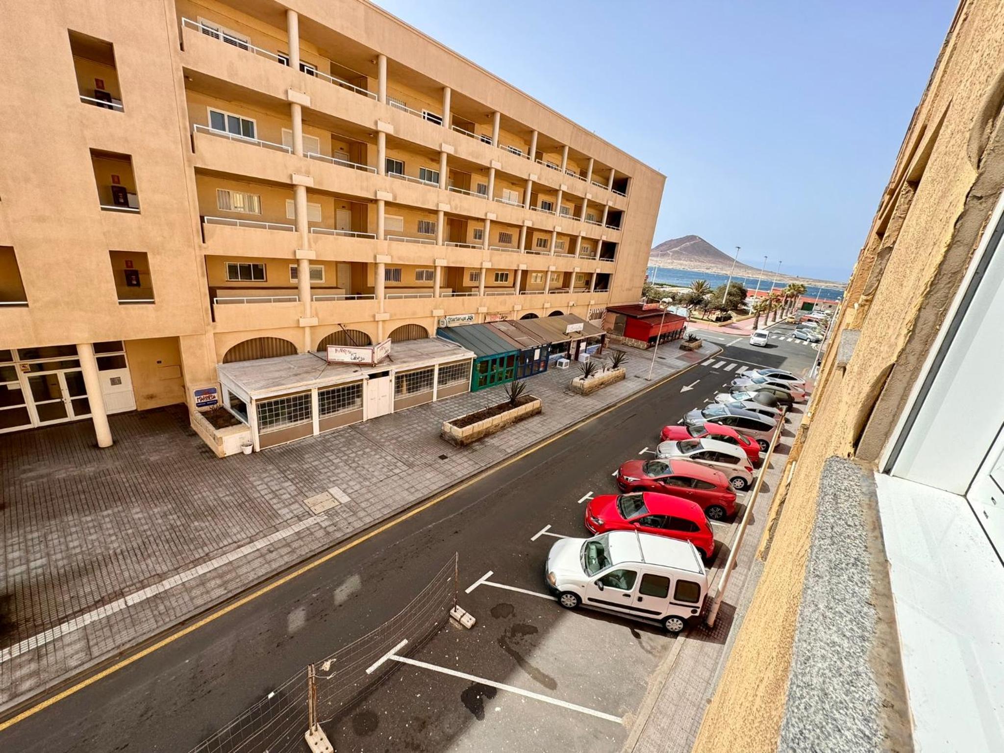 Alquilaencanarias Plaza Roja Beach