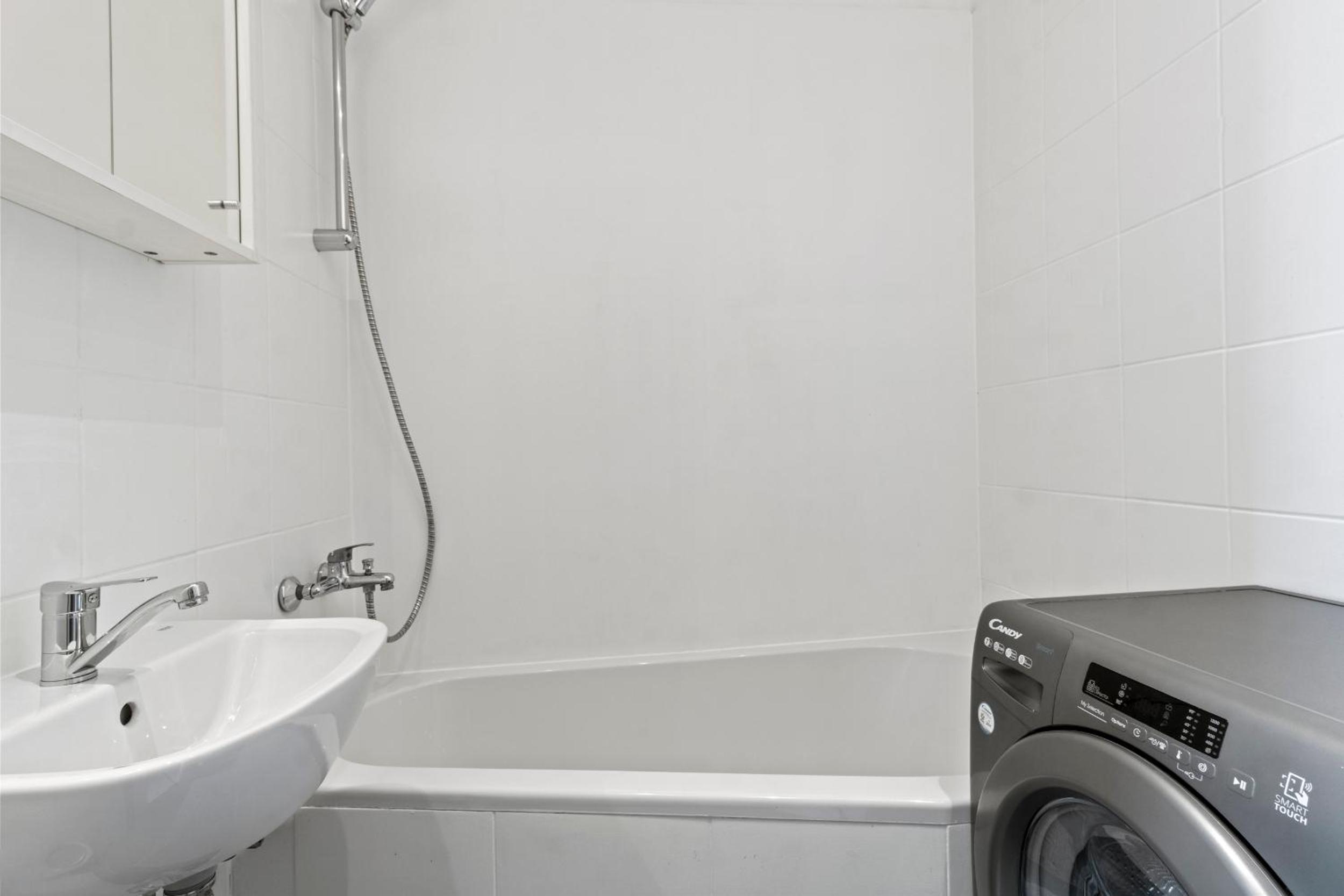 Balcony Apartment, 4 min to U3 Zipperer Straße