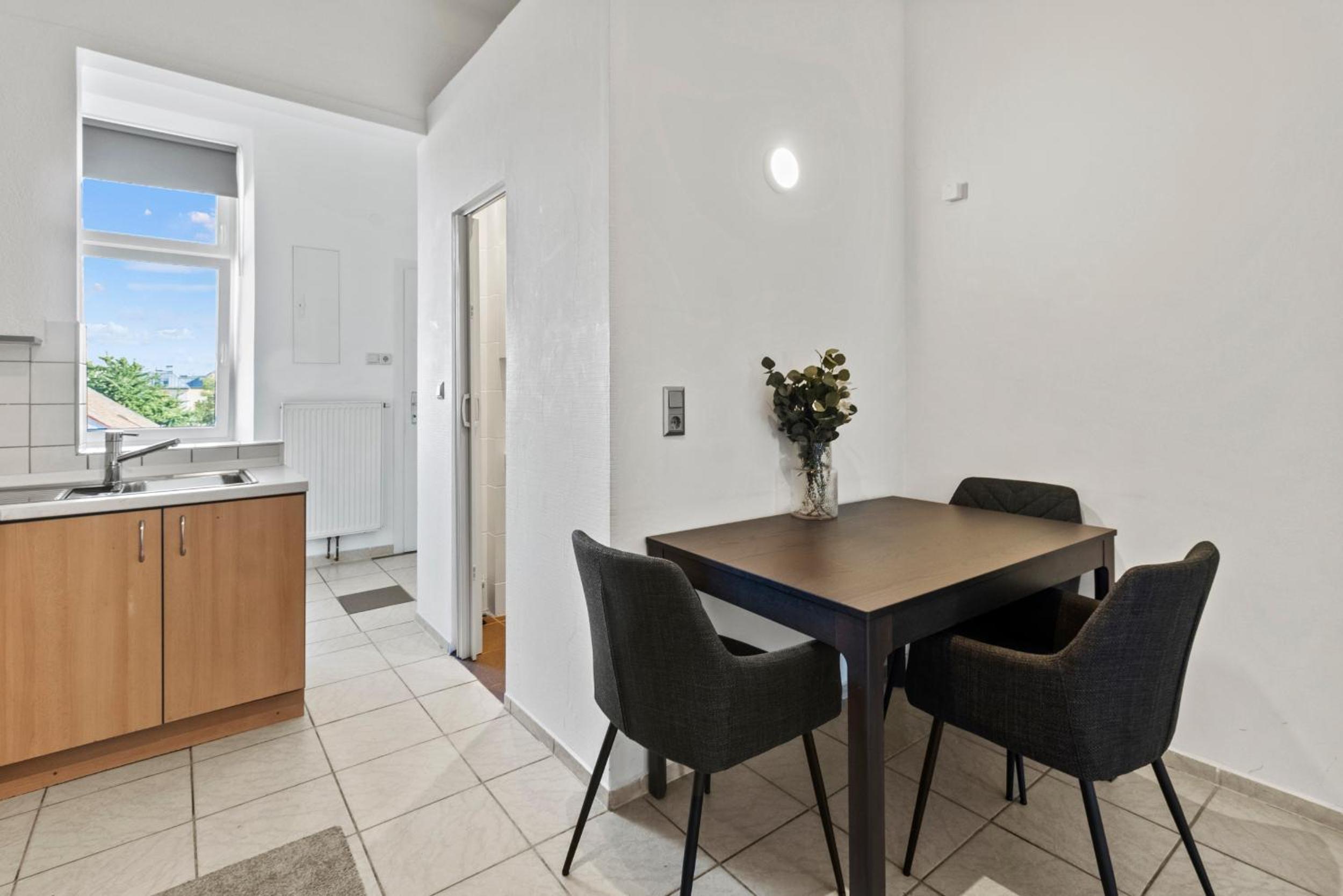 Balcony Apartment, 4 min to U3 Zipperer Straße