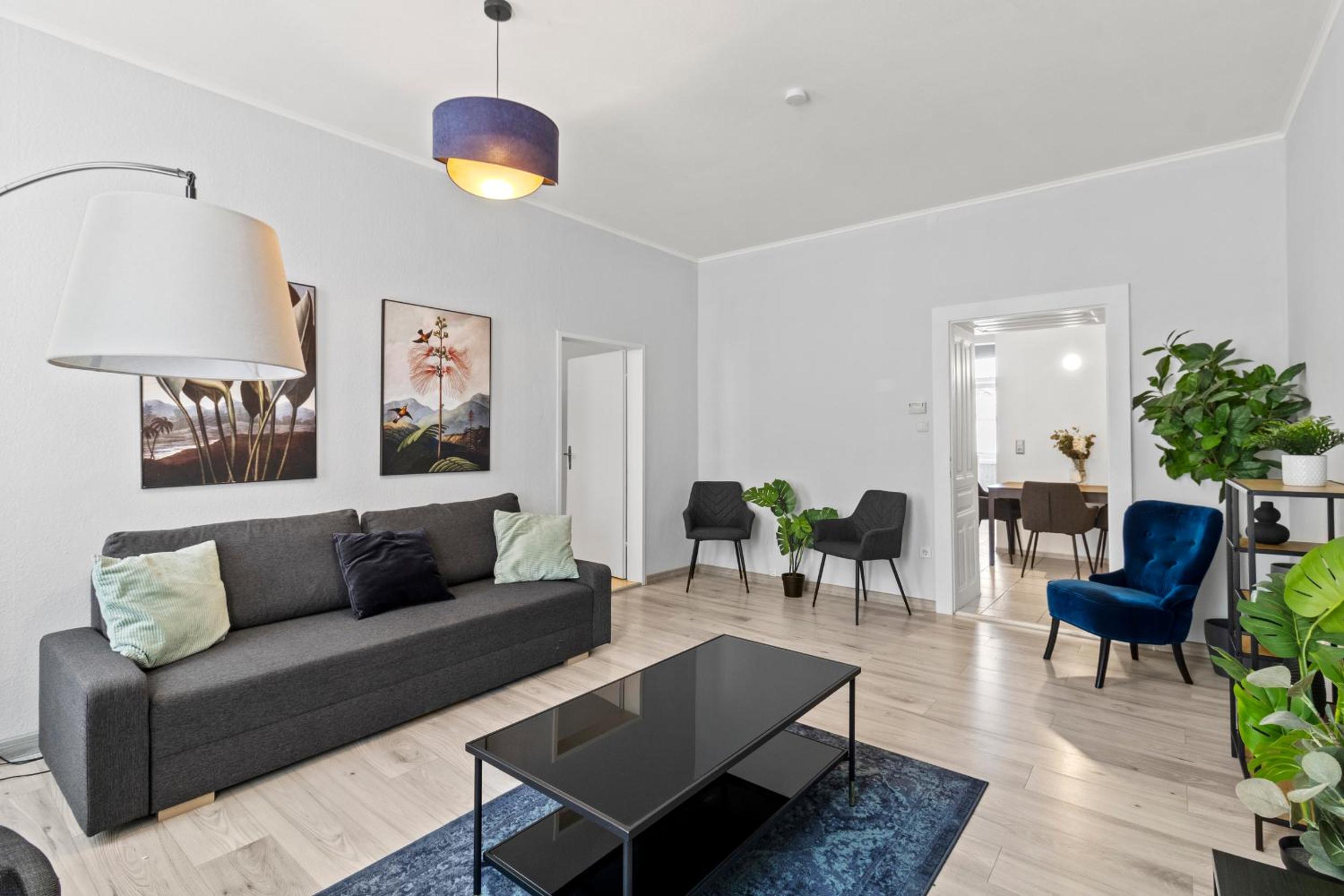 Balcony Apartment, 4 min to U3 Zipperer Straße