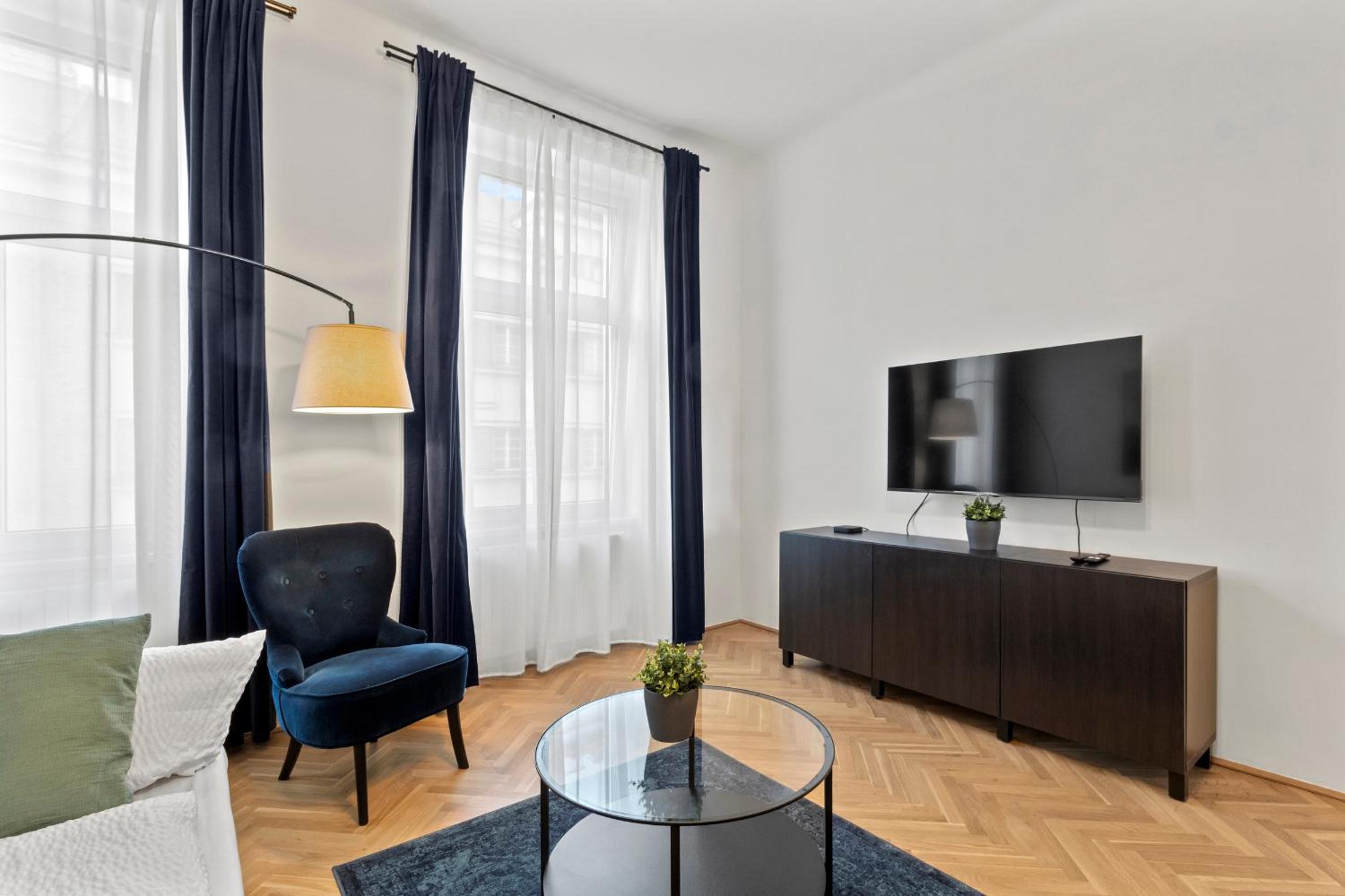 Balcony Apartment, 4 min to U3 Zipperer Straße