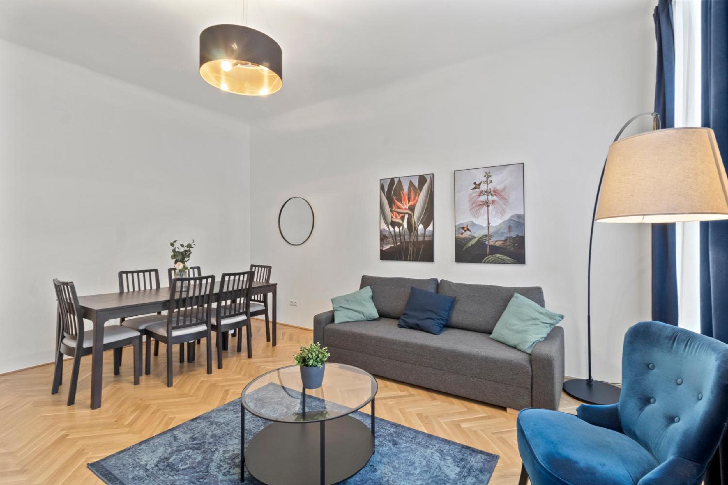 Balcony Apartment, 4 min to U3 Zipperer Straße
