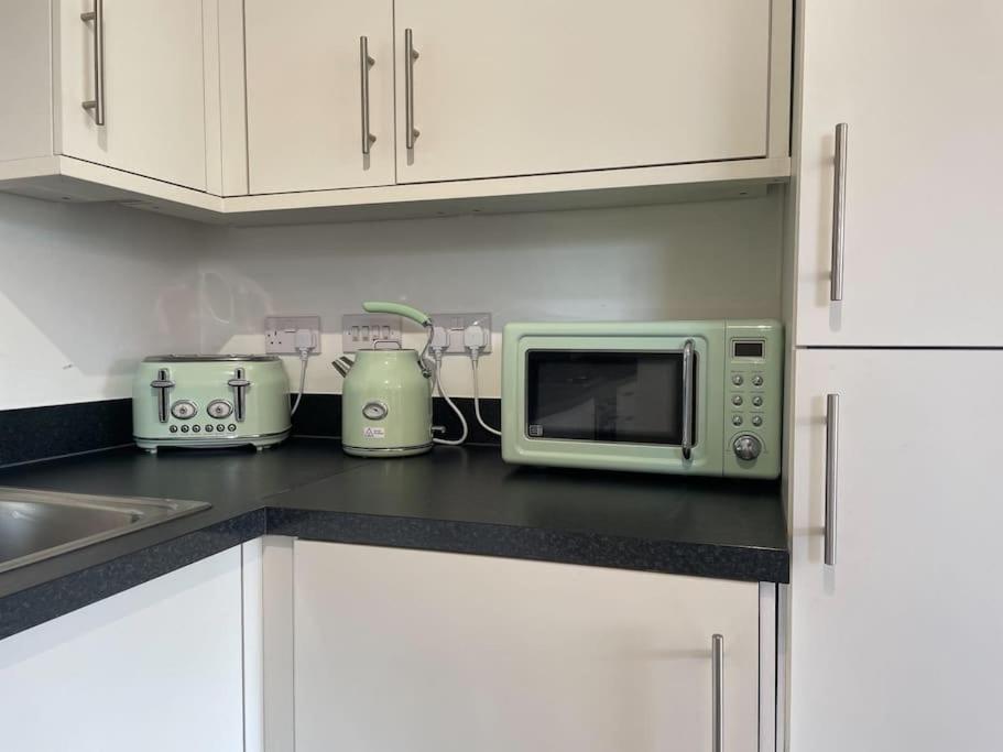Stylish Station Apartment in Rochester with Free Parking, photo 24