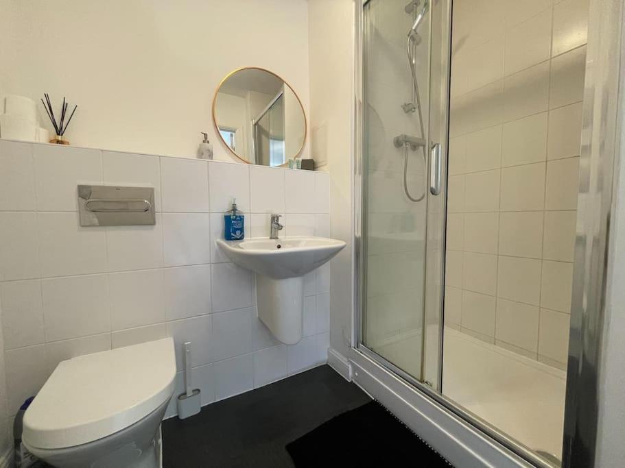 Stylish Station Apartment in Rochester with Free Parking, photo 5