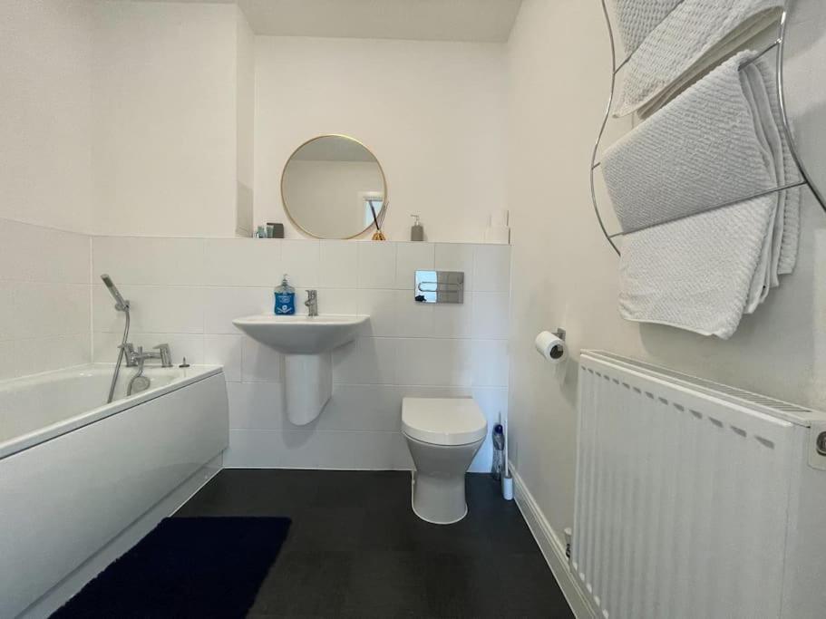 Stylish Station Apartment in Rochester with Free Parking, photo 35
