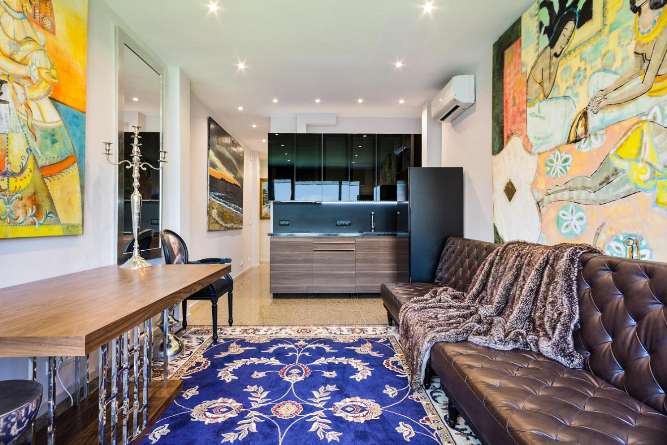 Luxury two bedrooms apartment photo 5