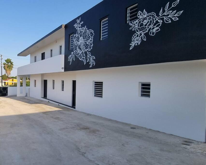 Central Located 2 BR Near Mambo Bch 10 Min Walk