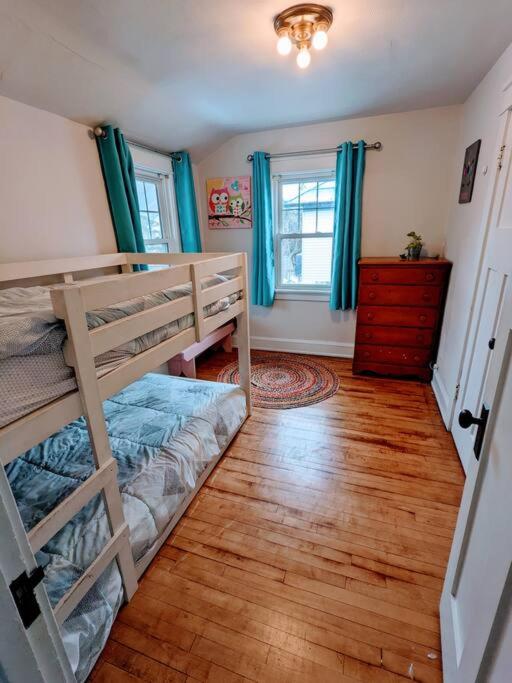 Family Friendly House - Downtown Location view 2