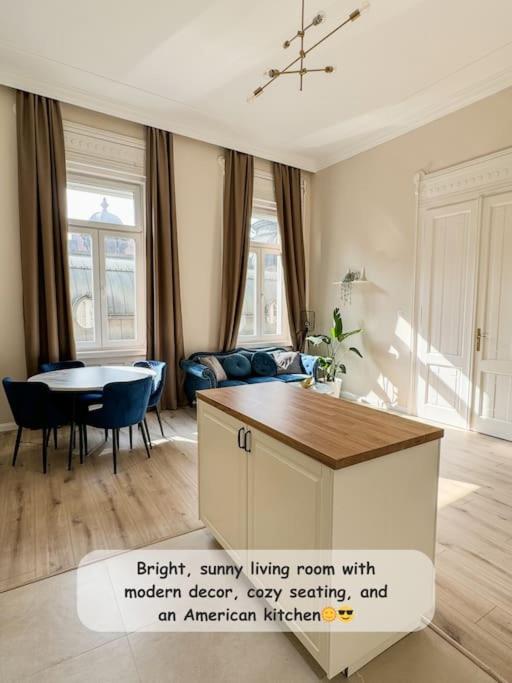 Stylish Parisian 3BR in Central Budapest, Sleeps 9 view 3