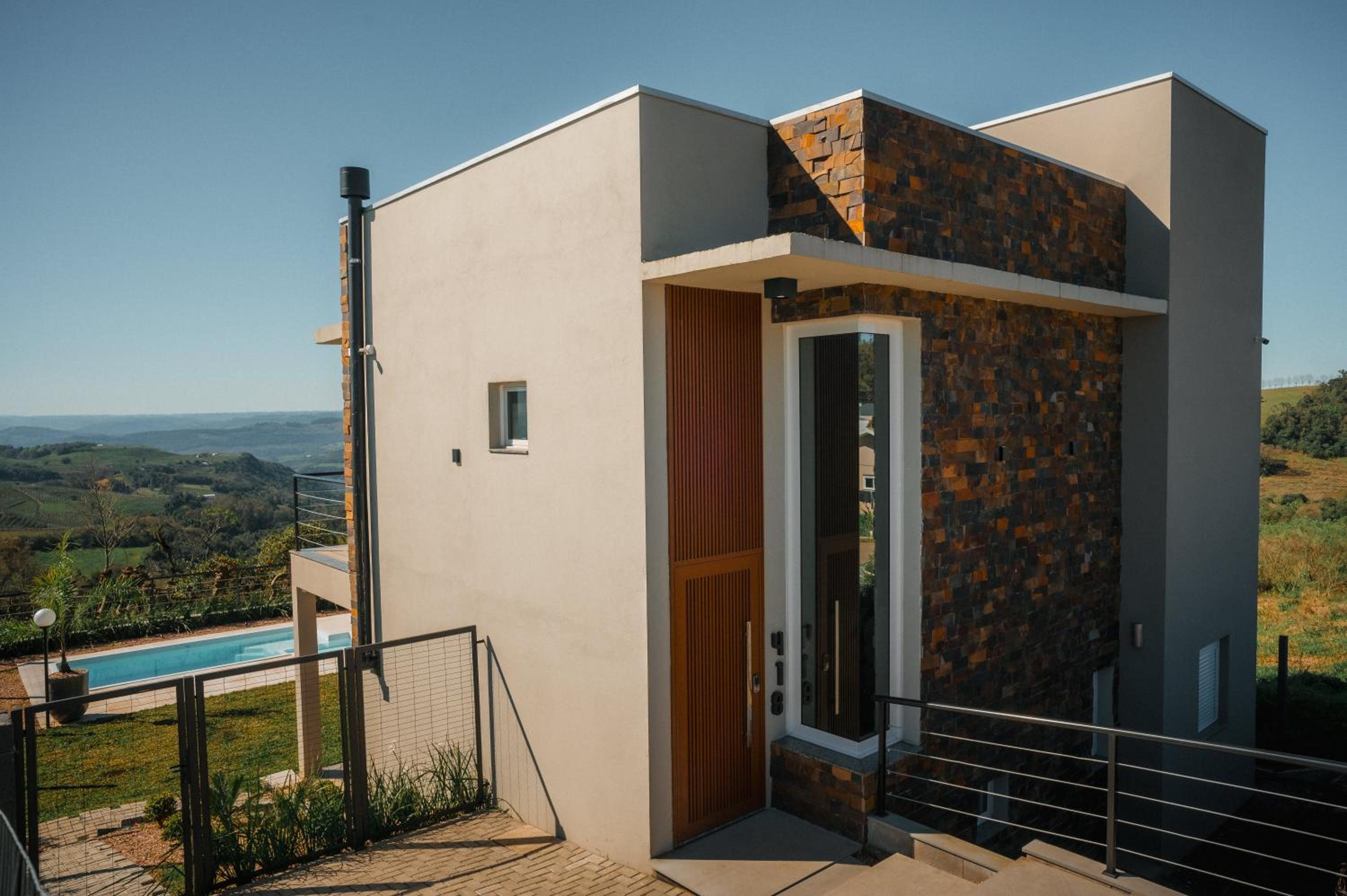 Casa 2 suítes, ofurô, piscina no Vale dos Vinhedos