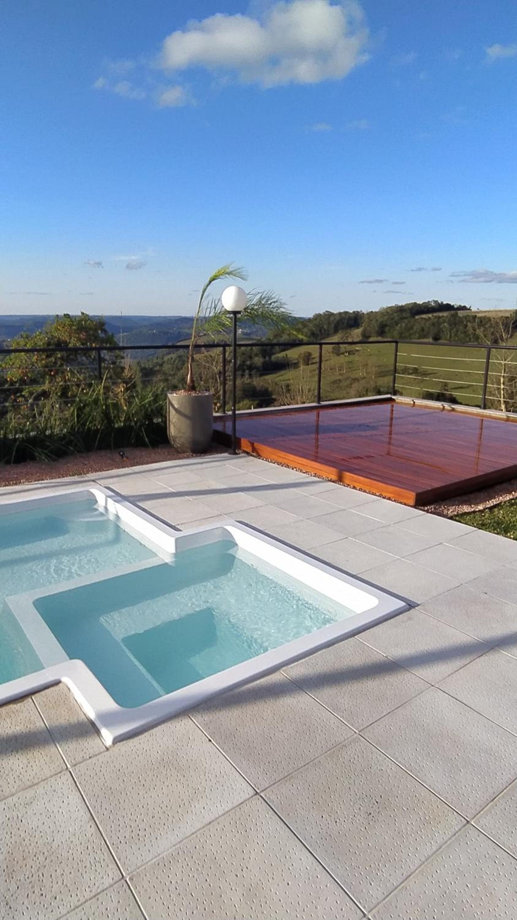 Casa 2 suítes, ofurô, piscina no Vale dos Vinhedos