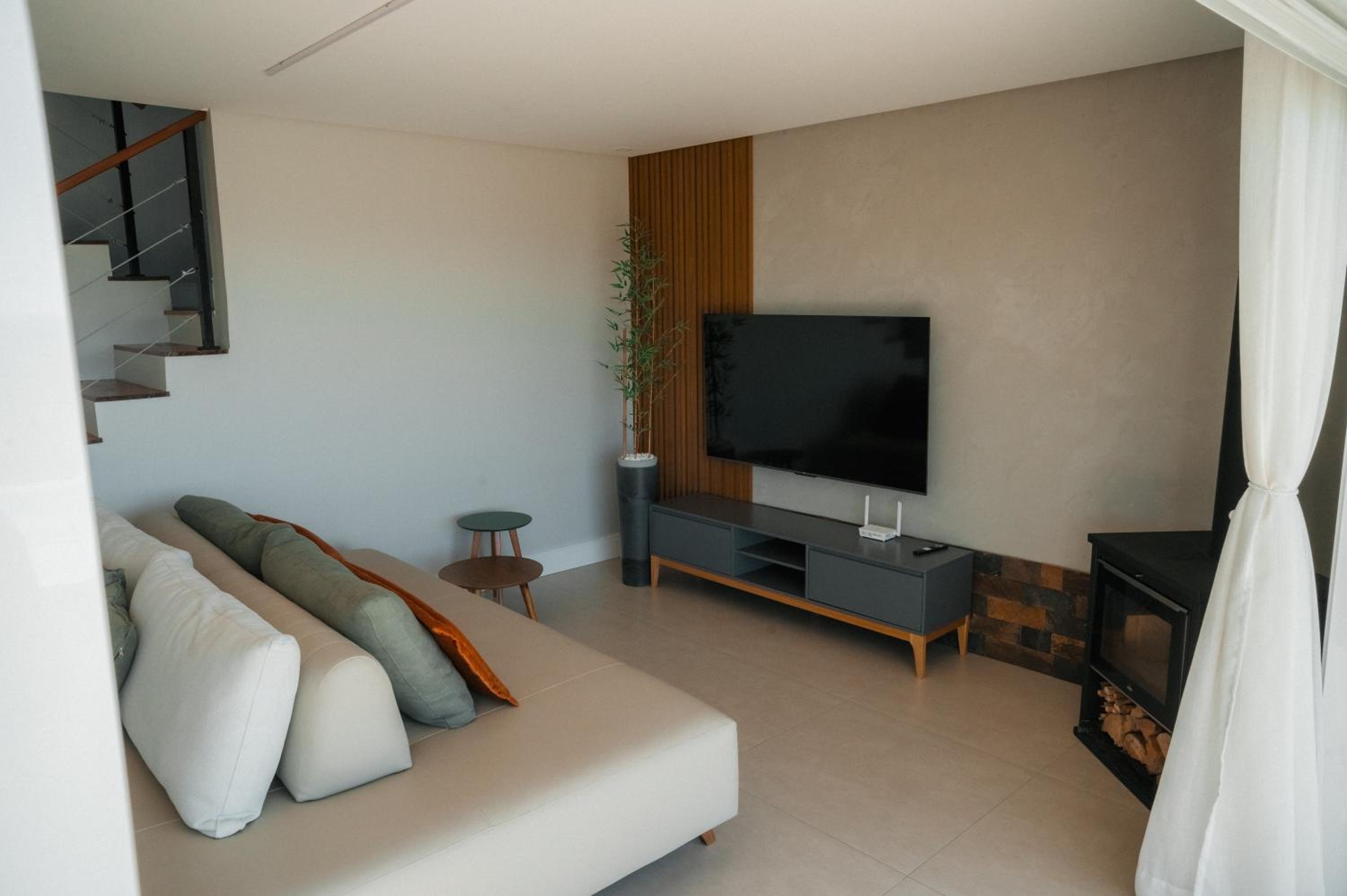 Casa 2 suítes, ofurô, piscina no Vale dos Vinhedos
