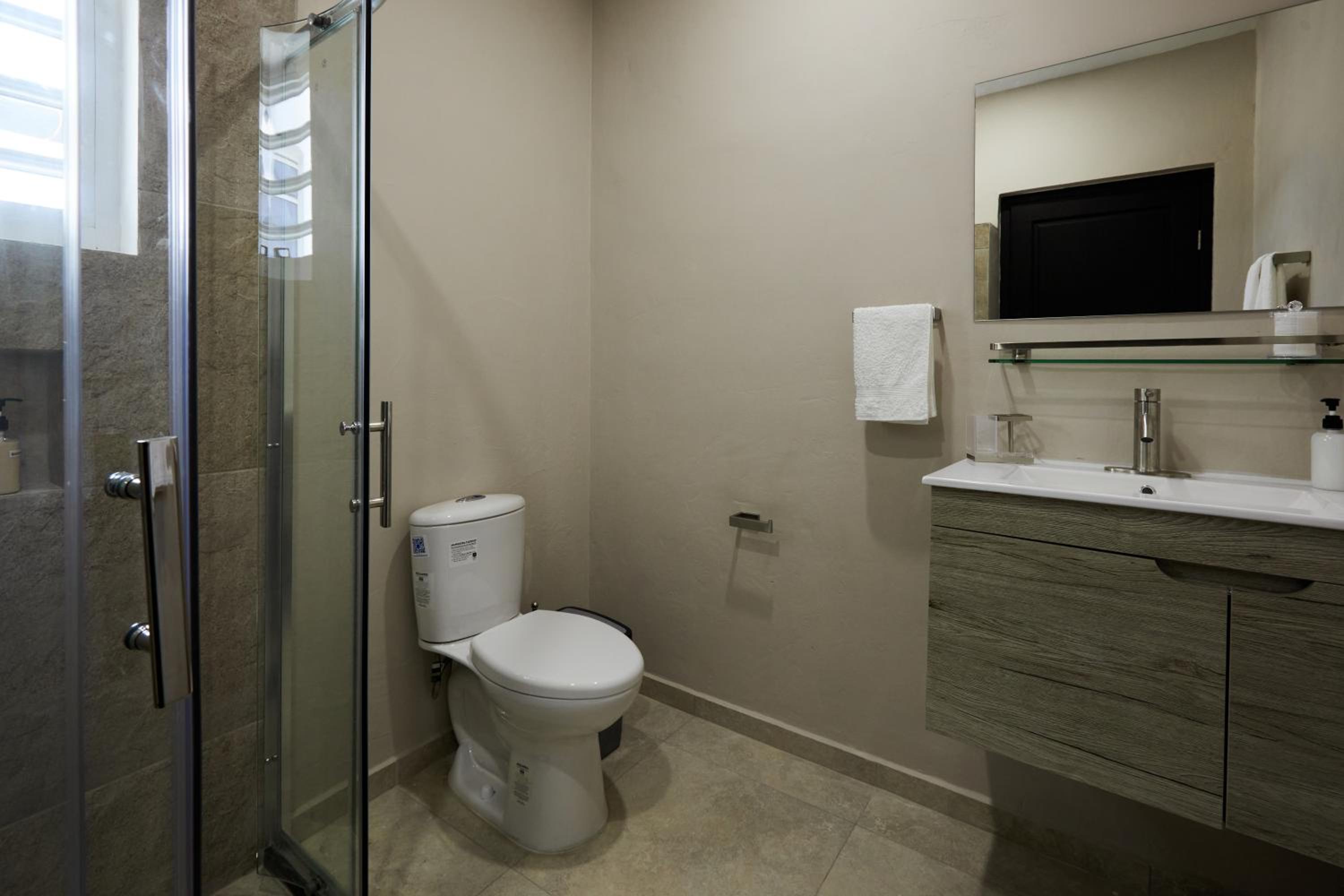 Central Located 2 BR Near Mambo Bch 10 Min Walk