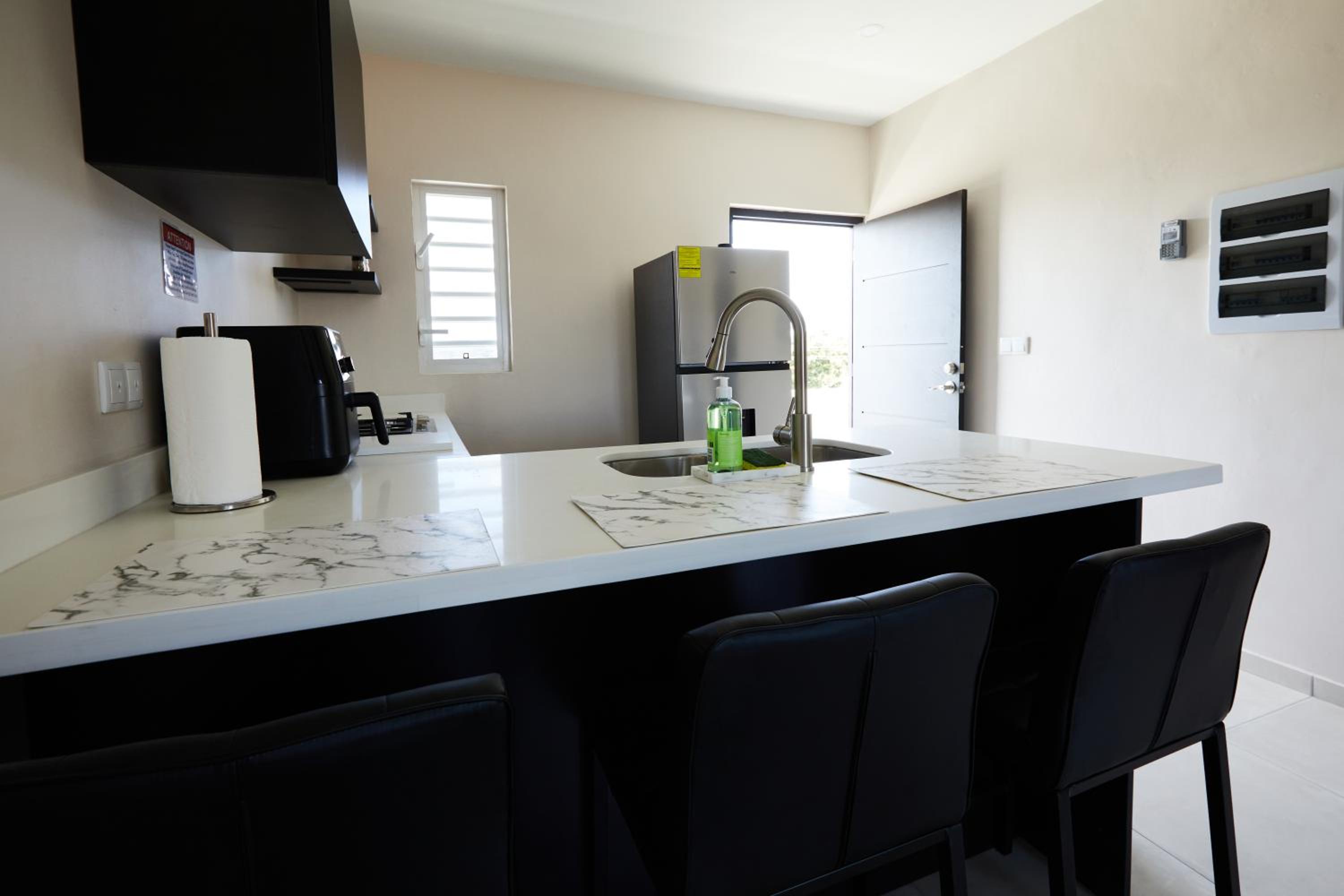 Central Located 2 BR Near Mambo Bch 10 Min Walk