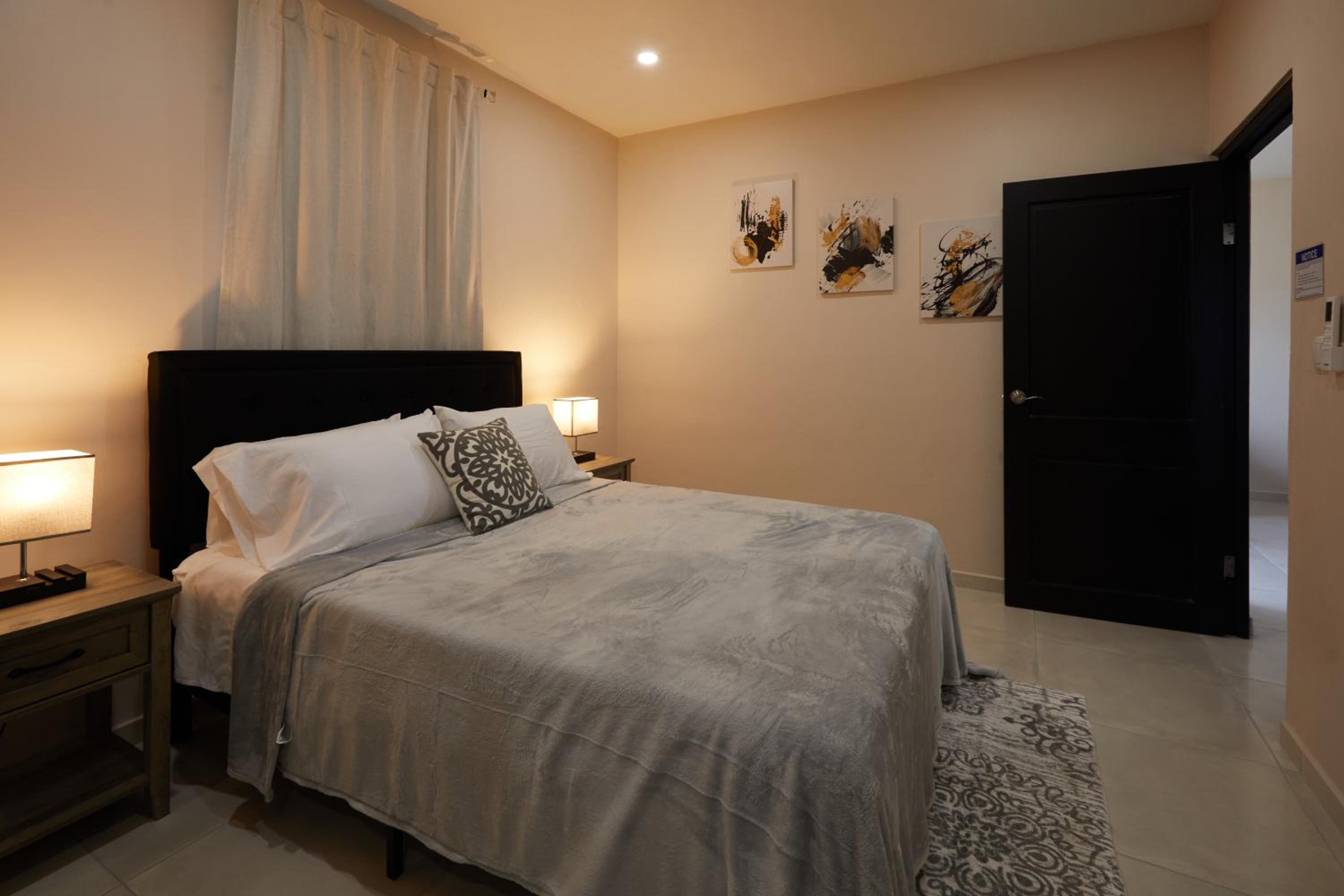 Central Located 2 BR Near Mambo Bch 10 Min Walk